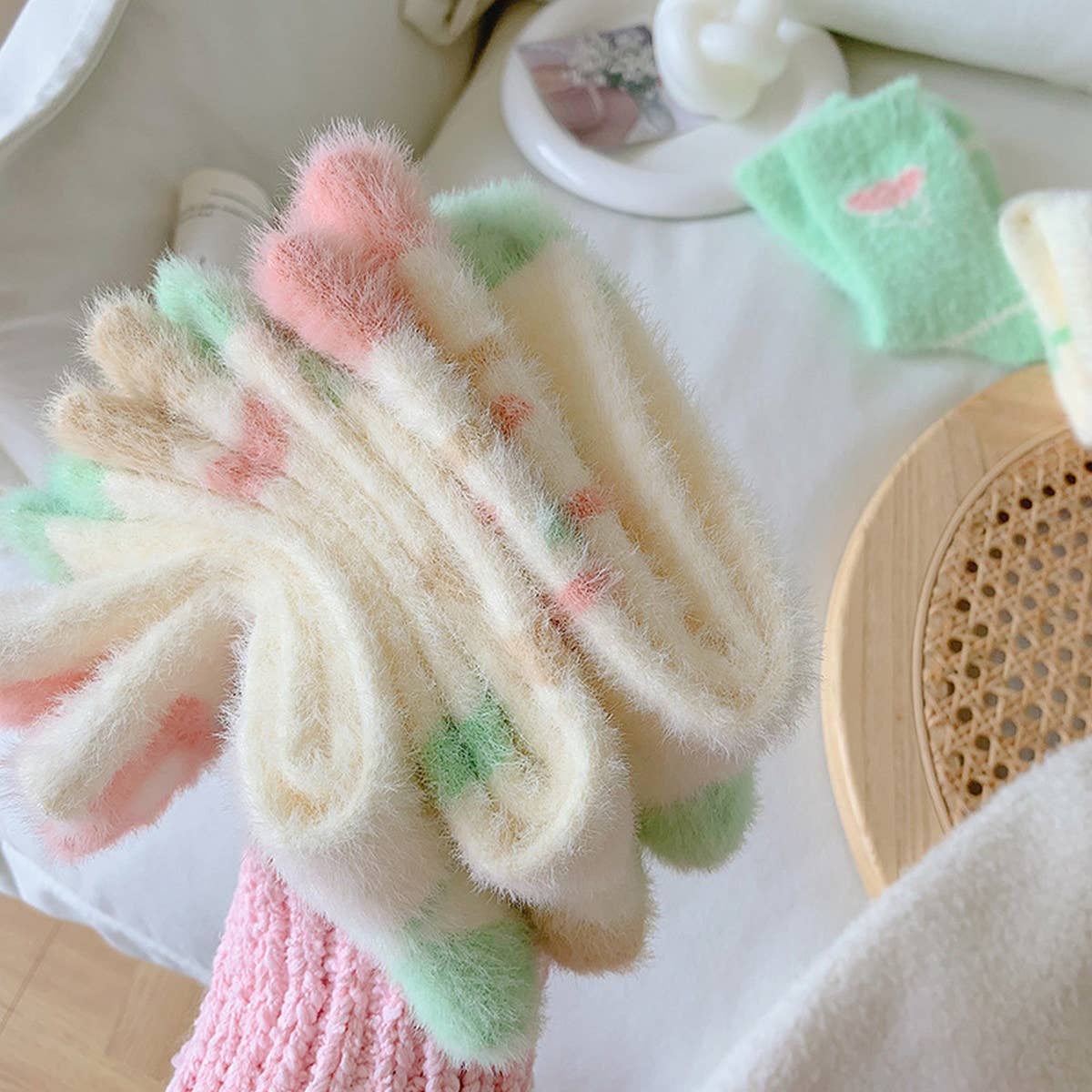 CASUAL PLUSH THICKENED MIDDLE TUBE SOCKS_CWMS0887