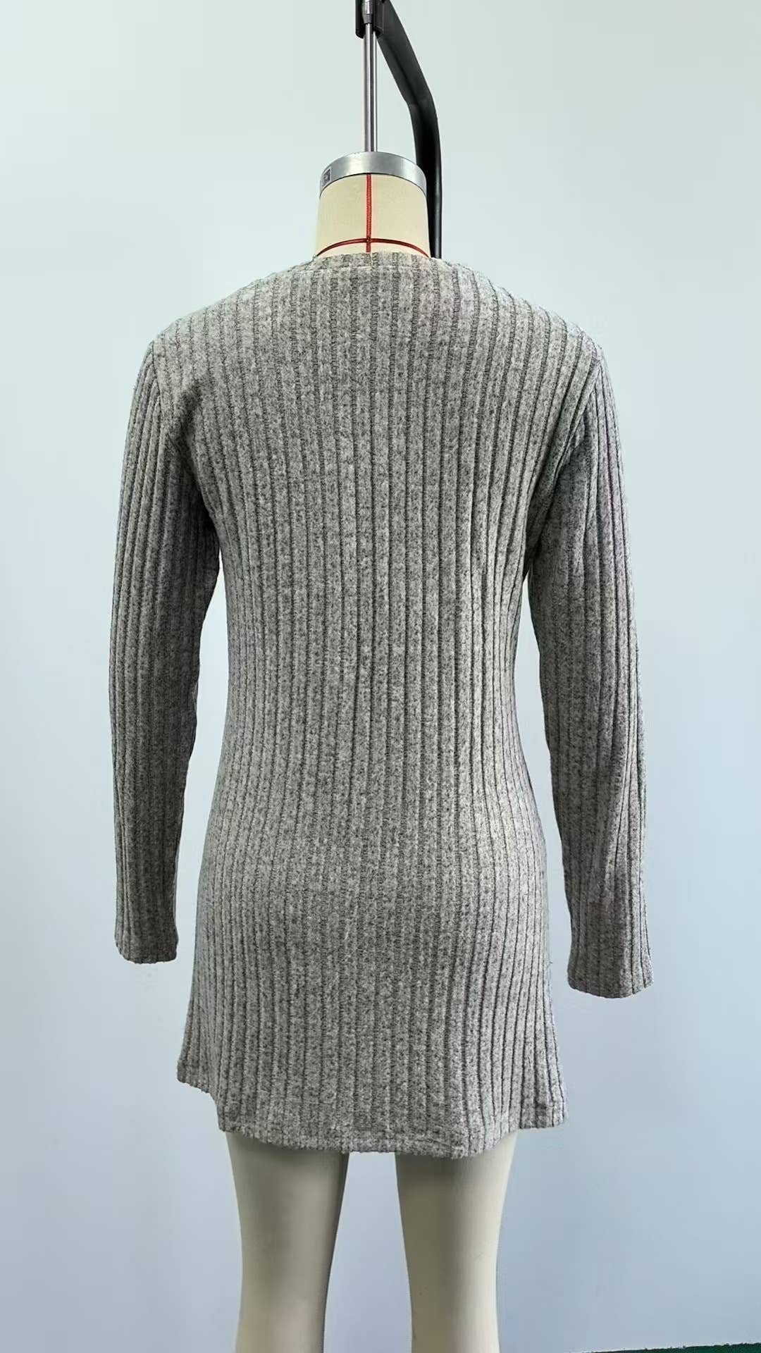 Single - buttoned V-neck pit strip cardigan