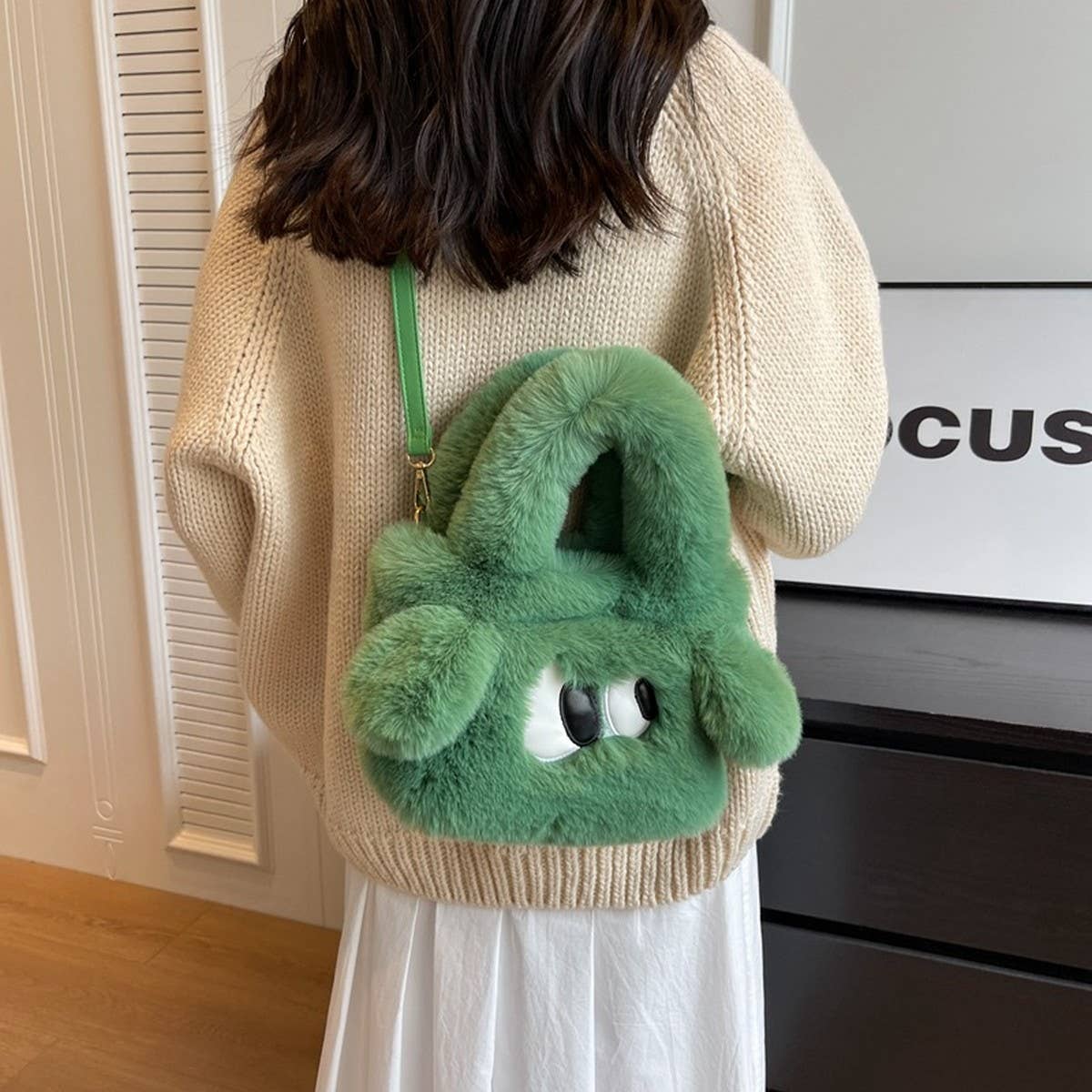 WINTER CUTE CARTOON SMALL SQUARE HANDBAG PLUSH BAG_CWAB3985