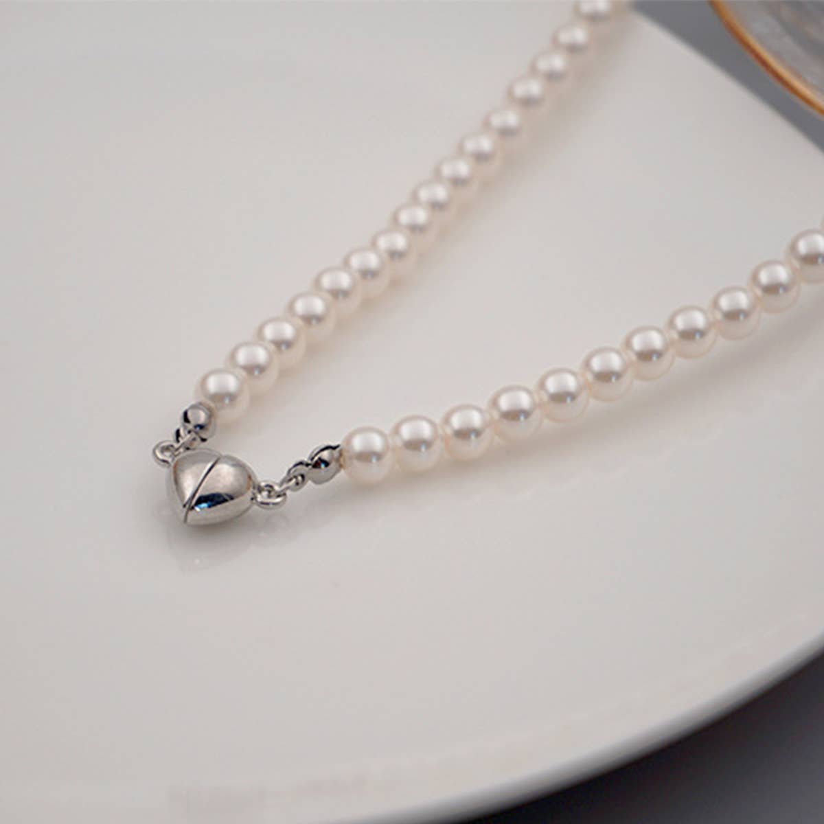 TEMPERAMENT PEARL HEART SHAPE MAGNETIC NECKLACE