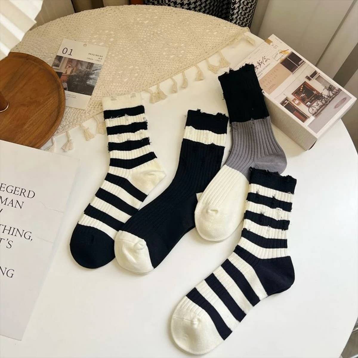 COTTON BLACK AND WHITE STRIPED HOLE SOCKS