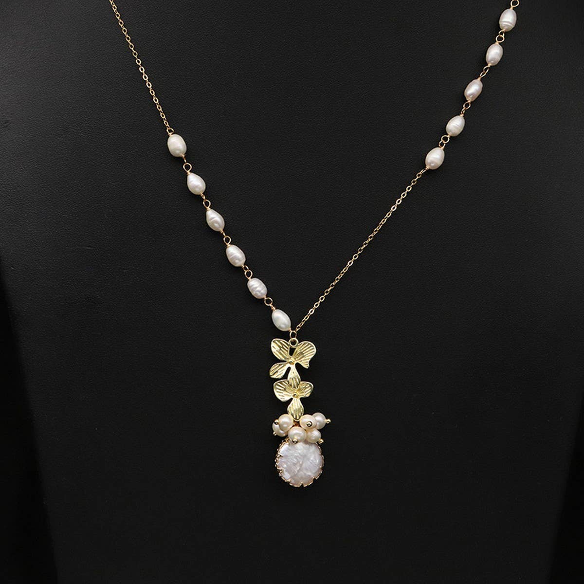 WOMEN'S VERSATILE AND ELEGANT PEARL NECKLACE