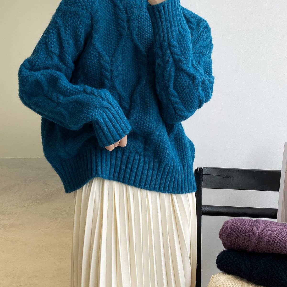 Twist loose solid color crew neck pullover sweater