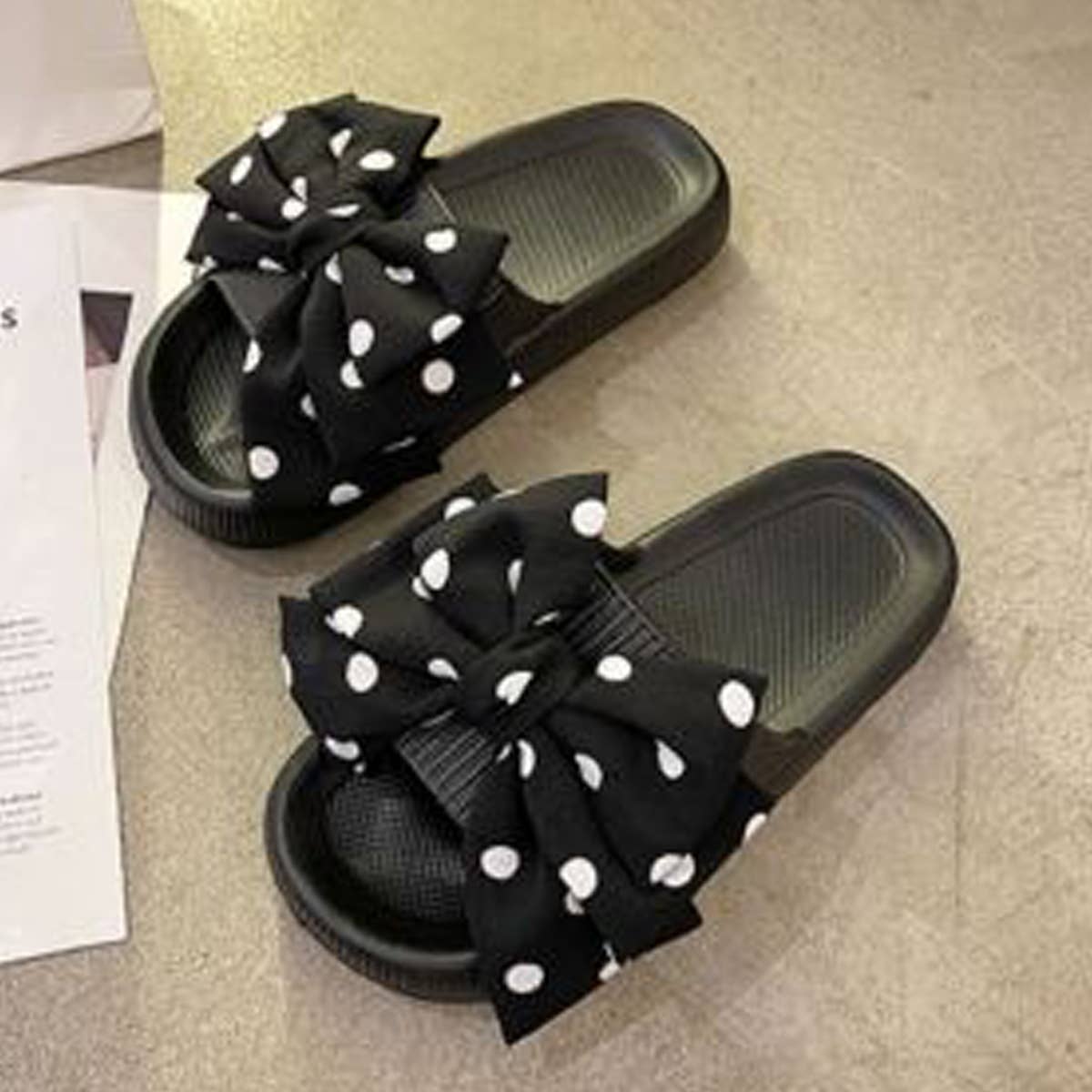 STYLISH THICK-SOLED CUTE POLKA DOT BOW SLIPPERS_CWSHS0639