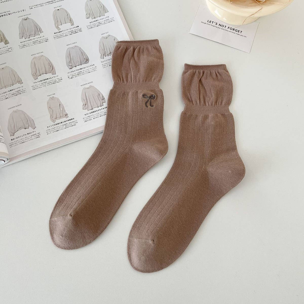 WOMEN'S VERSATILE EMBROIDERED BOW BONELESS SOCKS
