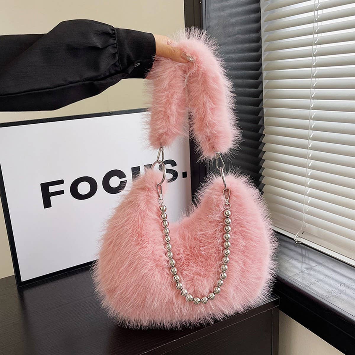 WINTER IMITATION FOX FUR PEARL CHAIN PLUSH BAG_CWAB3962