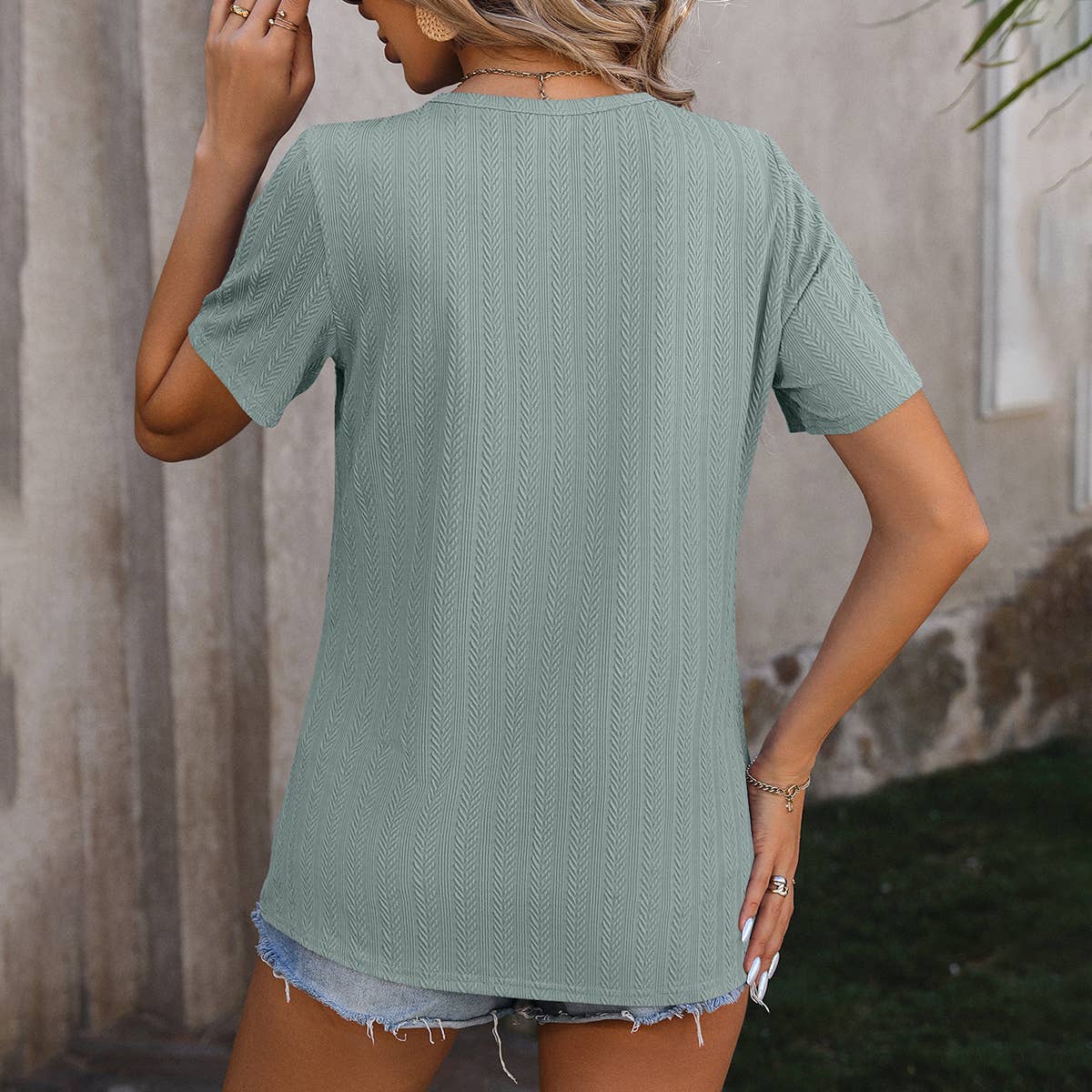 WOMEN'S ROUND NECK SHORT SLEEVED BUTTON T SHIRT_CWTBLS0457