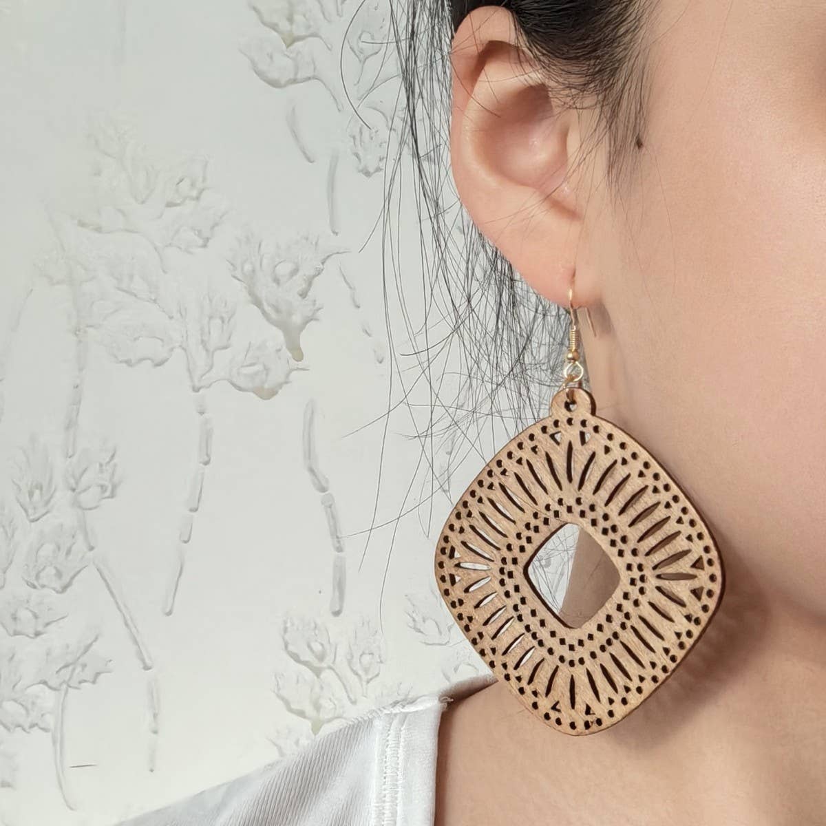 SIMPLE AND FASHIONABLE HOLLOW WATER DROP EARRINGS