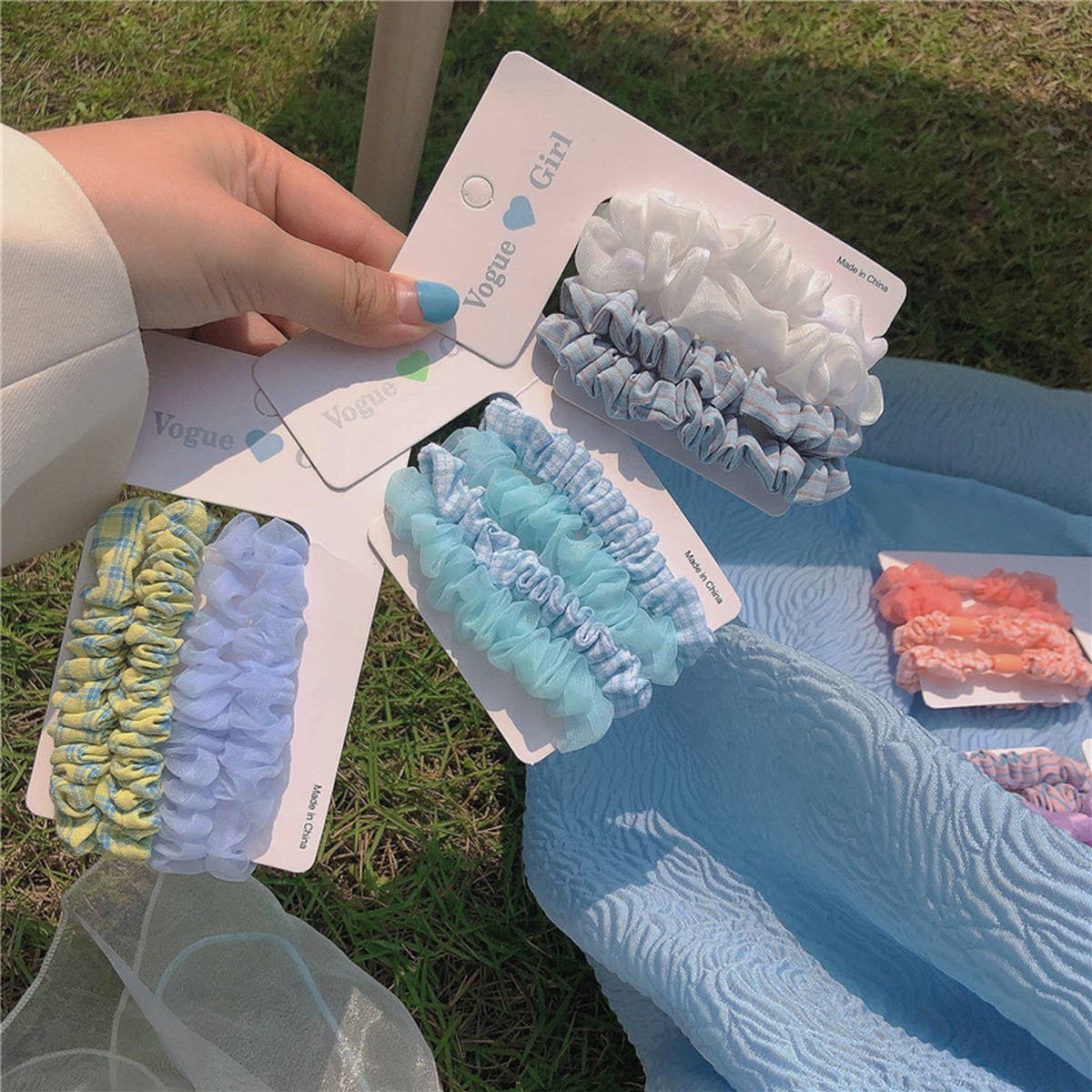 GIRLS' SIMPLE AND VERSATILE HAIR SCRUNCHIES