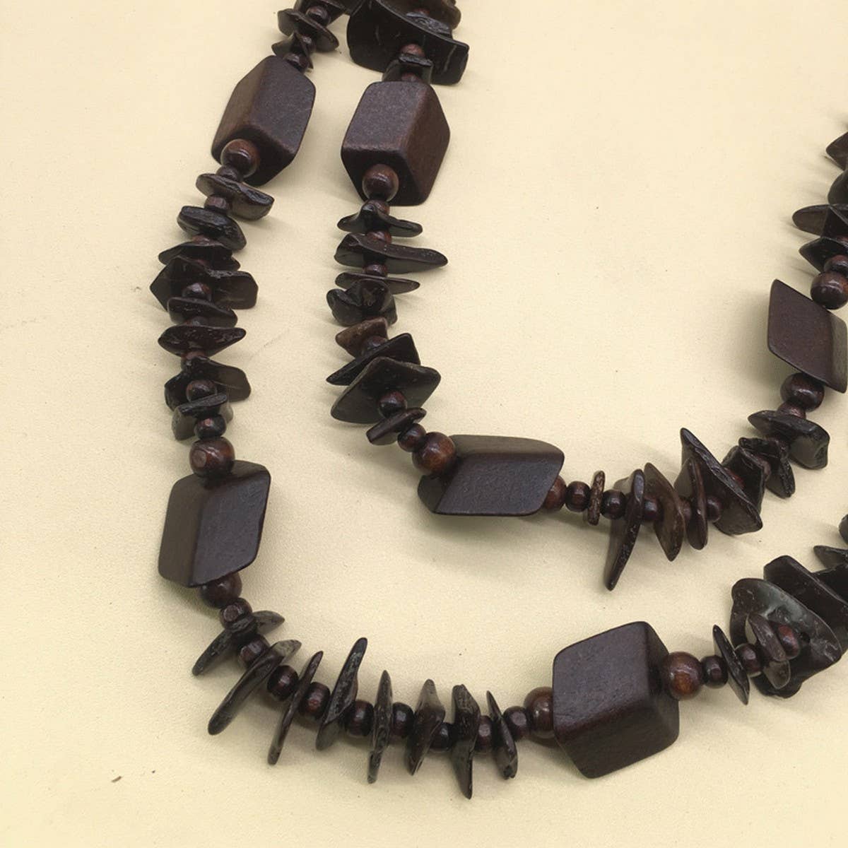 BOHEMIAN COCONUT SHELL FRAGMENT BEADED NECKLACE_CWMM4576
