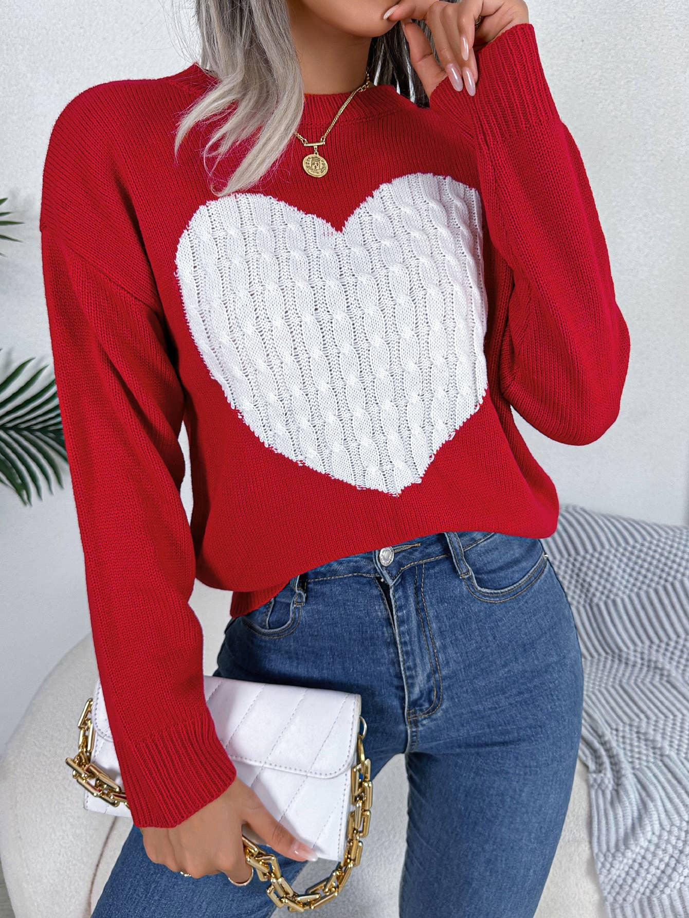 Twisted heart long-sleeved pullover sweater