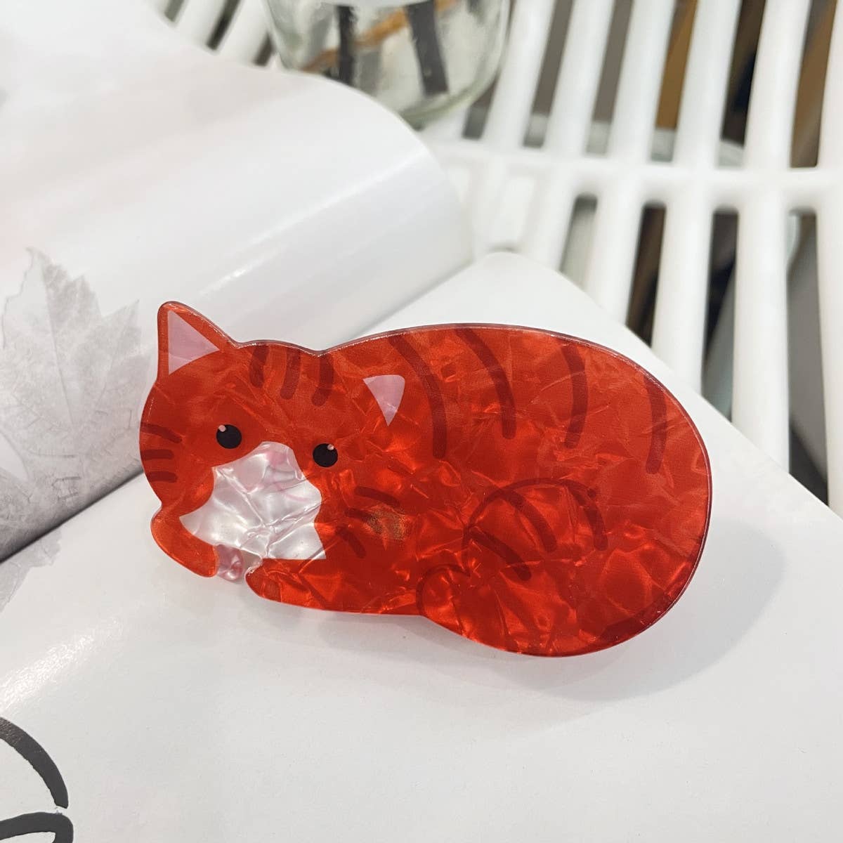 CWAHA4498_CAT CARTOON SHARK CLIP ACRYLIC HAIR CLIP