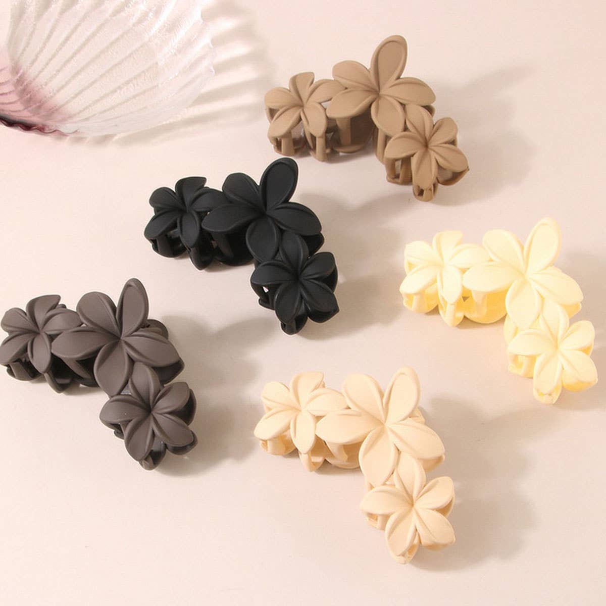 3-Flower Matte Petal Hair Claw ??Vintage & Elegant_CWMM4989