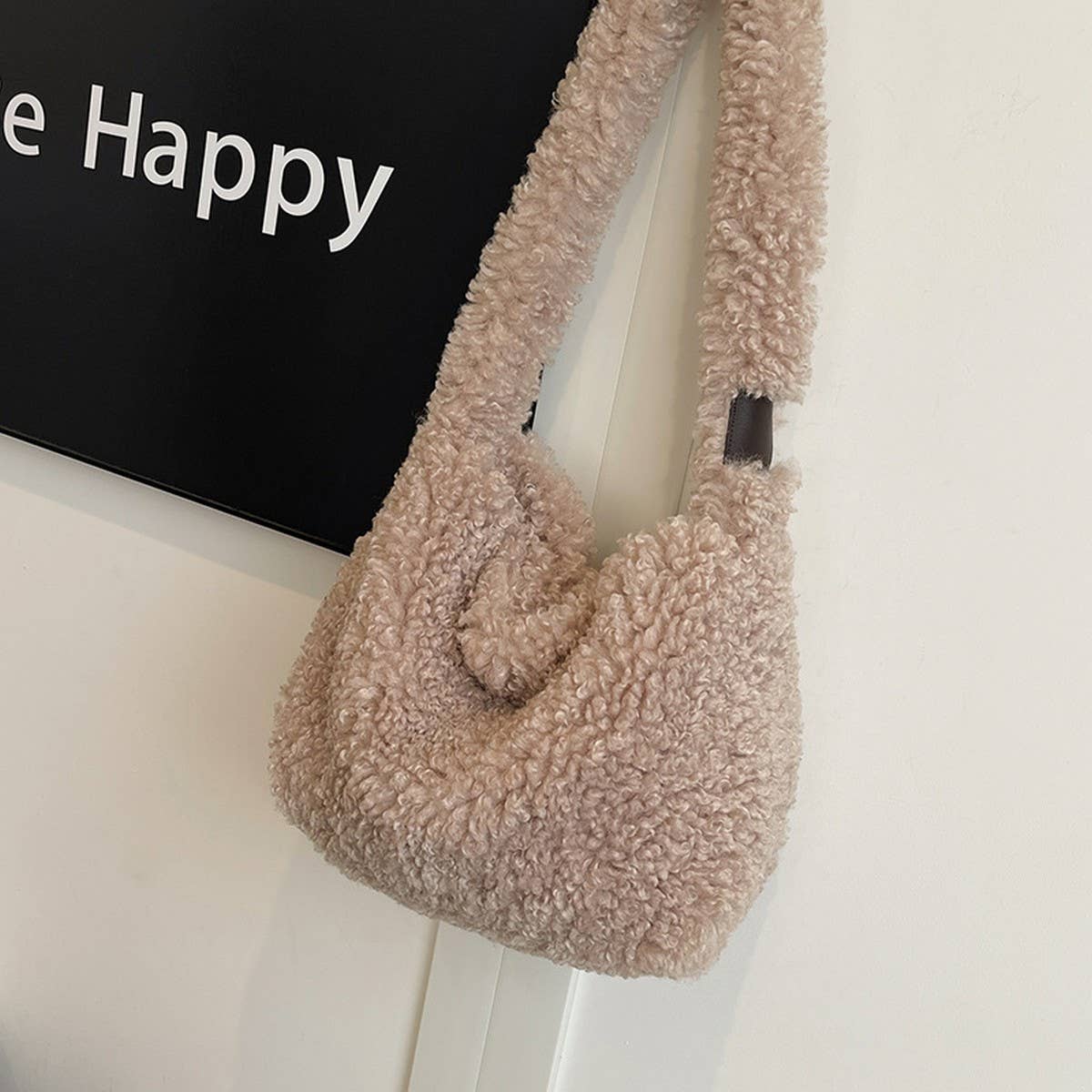 WINTER IMITATION LAMBSWOOL SHOULDER PLUSH BAG_CWAB4010