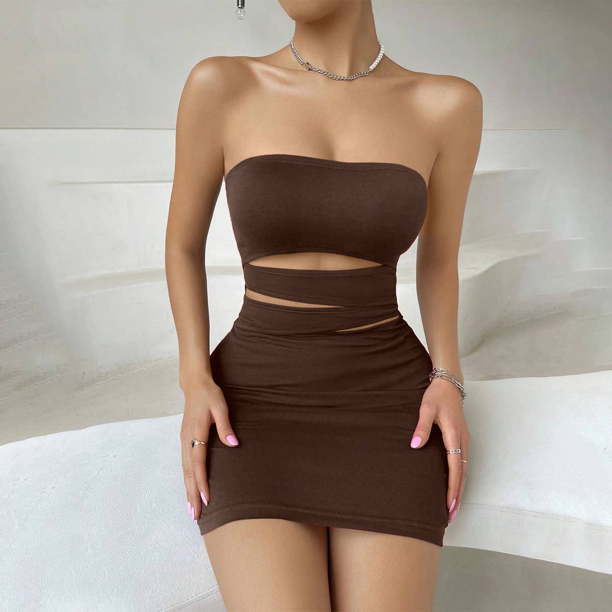 A line neck hollow-out bag buttock short dress