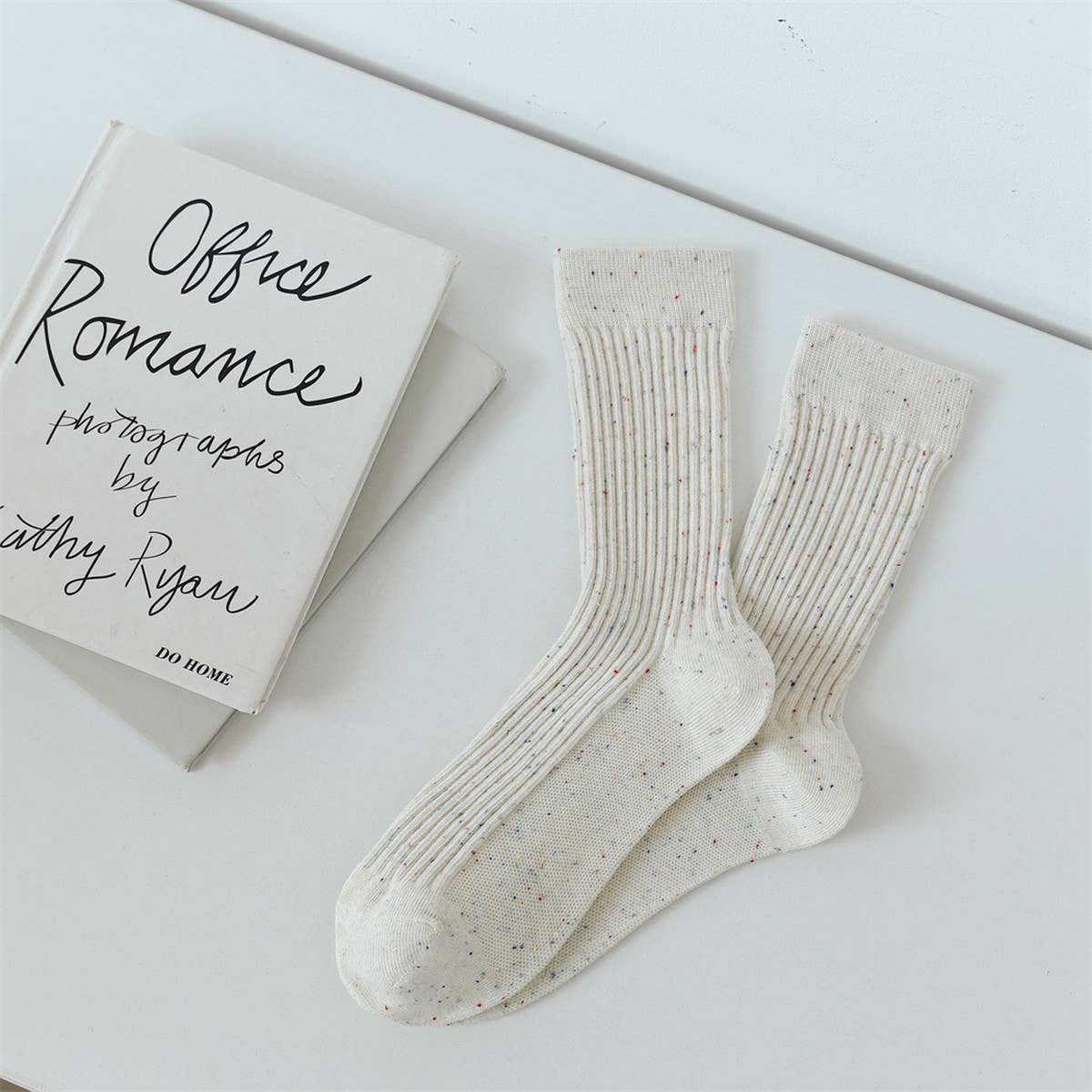 WOMEN AUTUMN AND WINTER MID-LENGTH SOCKS
