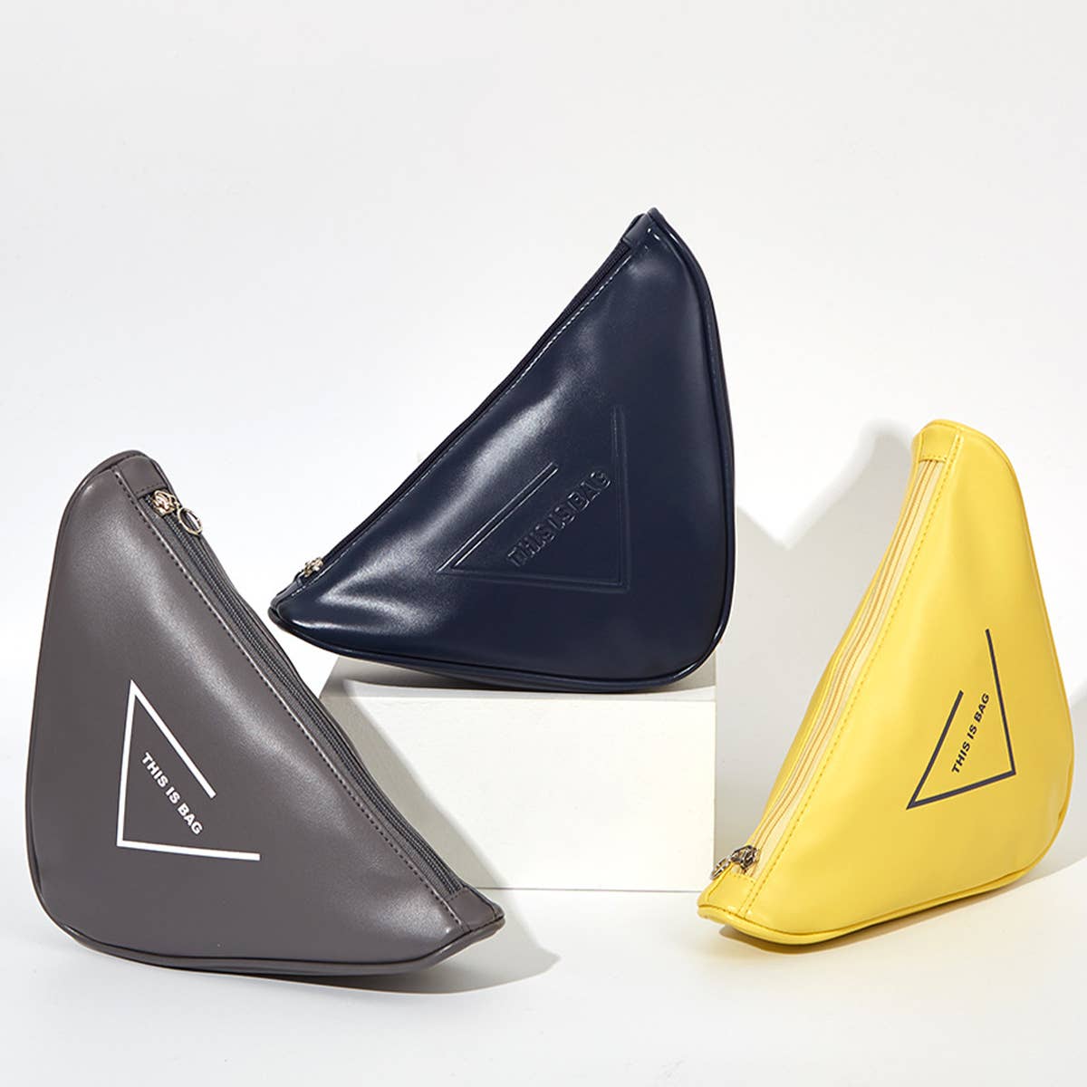 GEOMETRIC TRIANGLE ZIPPER MAKEUP BAG_CWAB1449