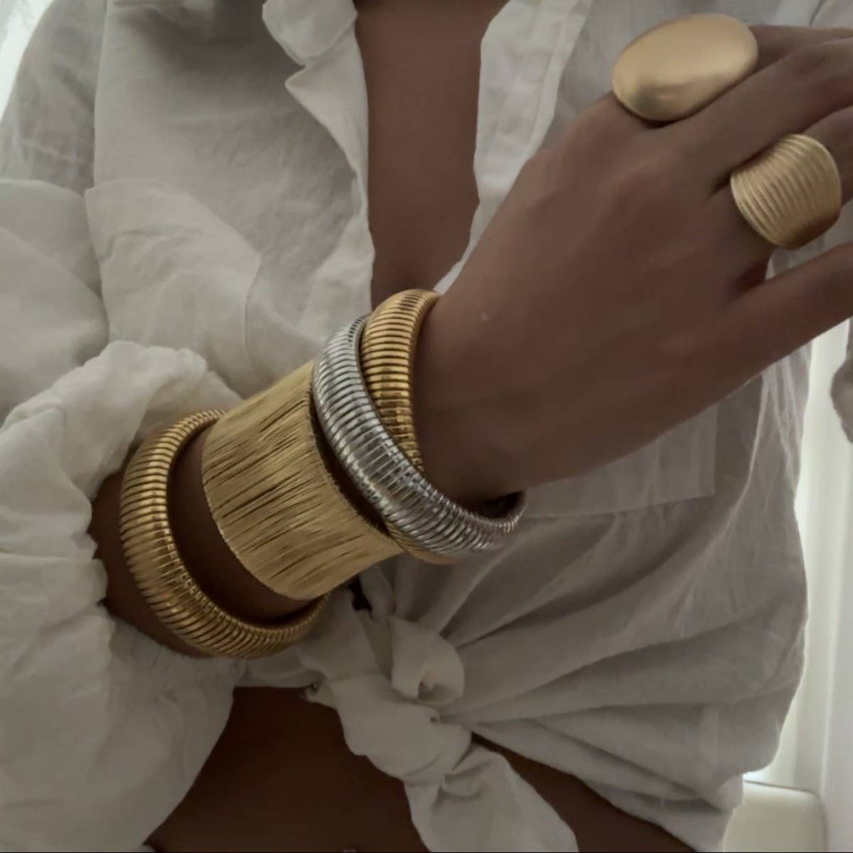 FASHIONABLE SMOOTH SPRING BRACELET FOR WOMEN