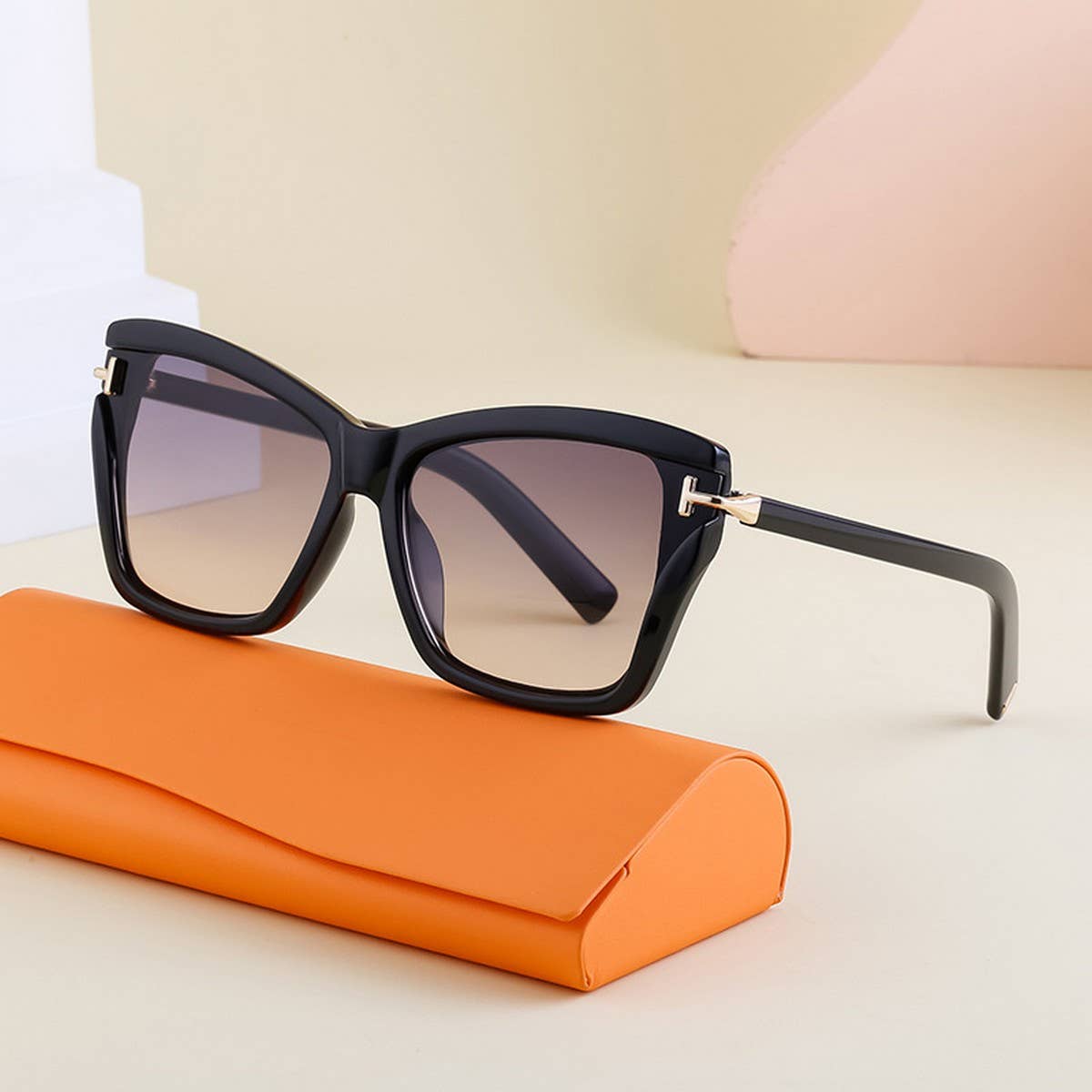 FASHIONABLE STREET STYLE CAT EYE SUNGLASSES