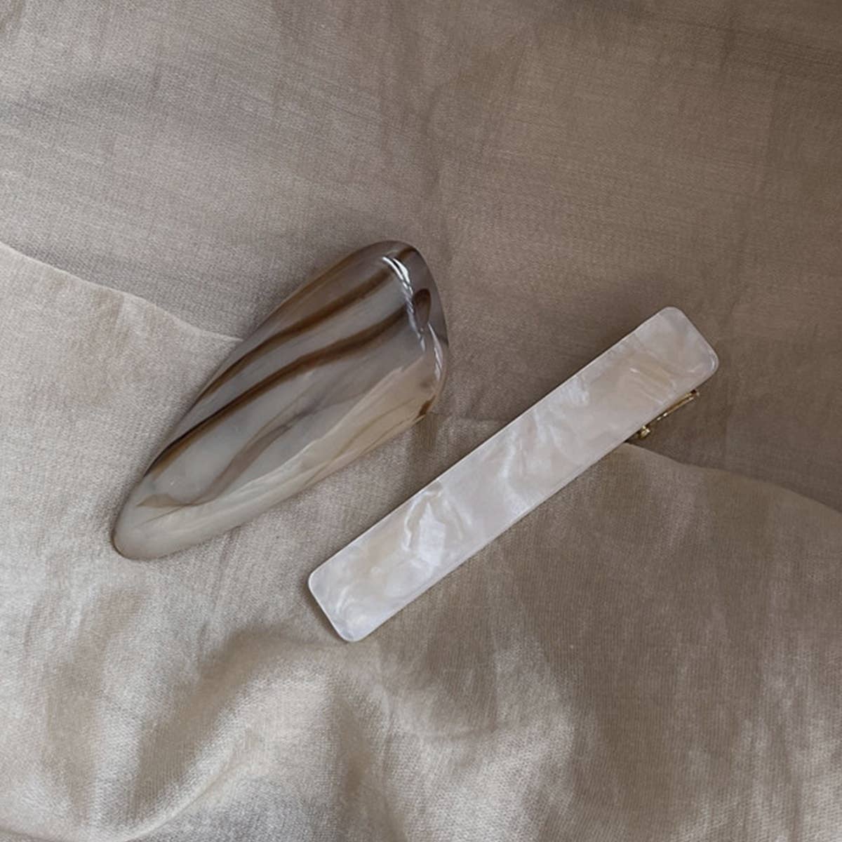 TEMPERAMENT AMBER DUCK BEAK BANGS CLIP HAIRPIN