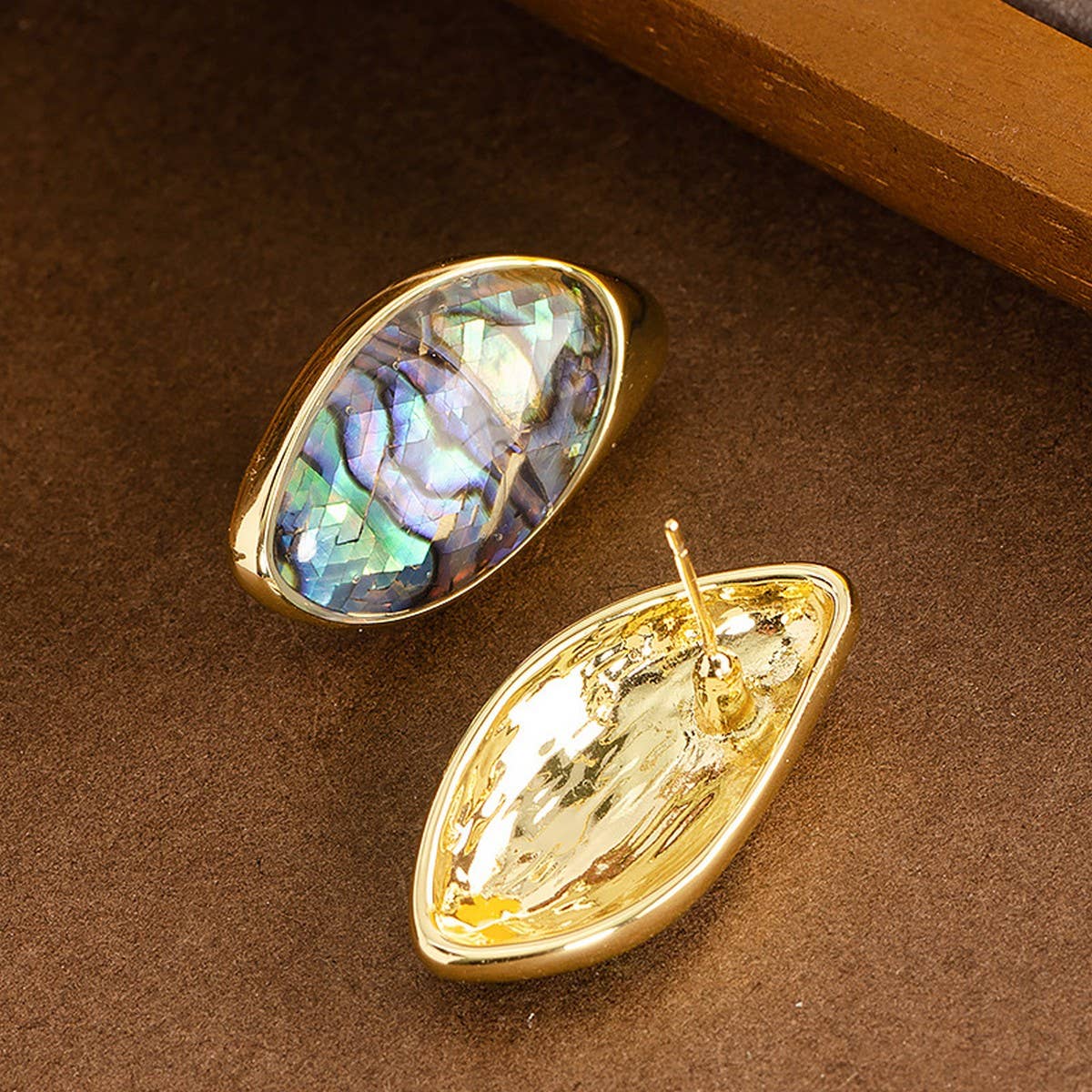 FASHIONABLE COLORFUL ABALONE EARRINGS WITH PEARLS