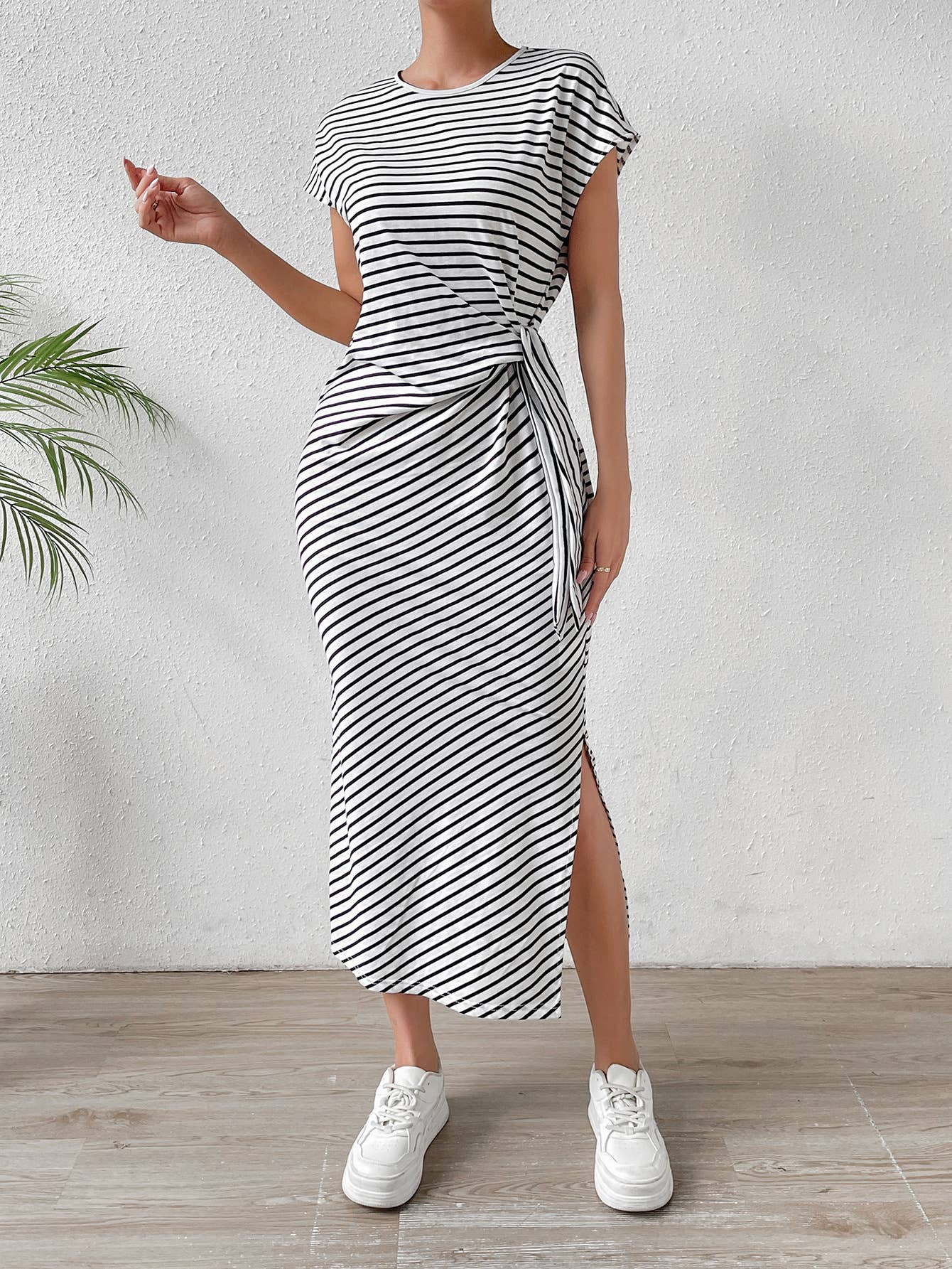 Striped slim-fit waist slimming round neck dress