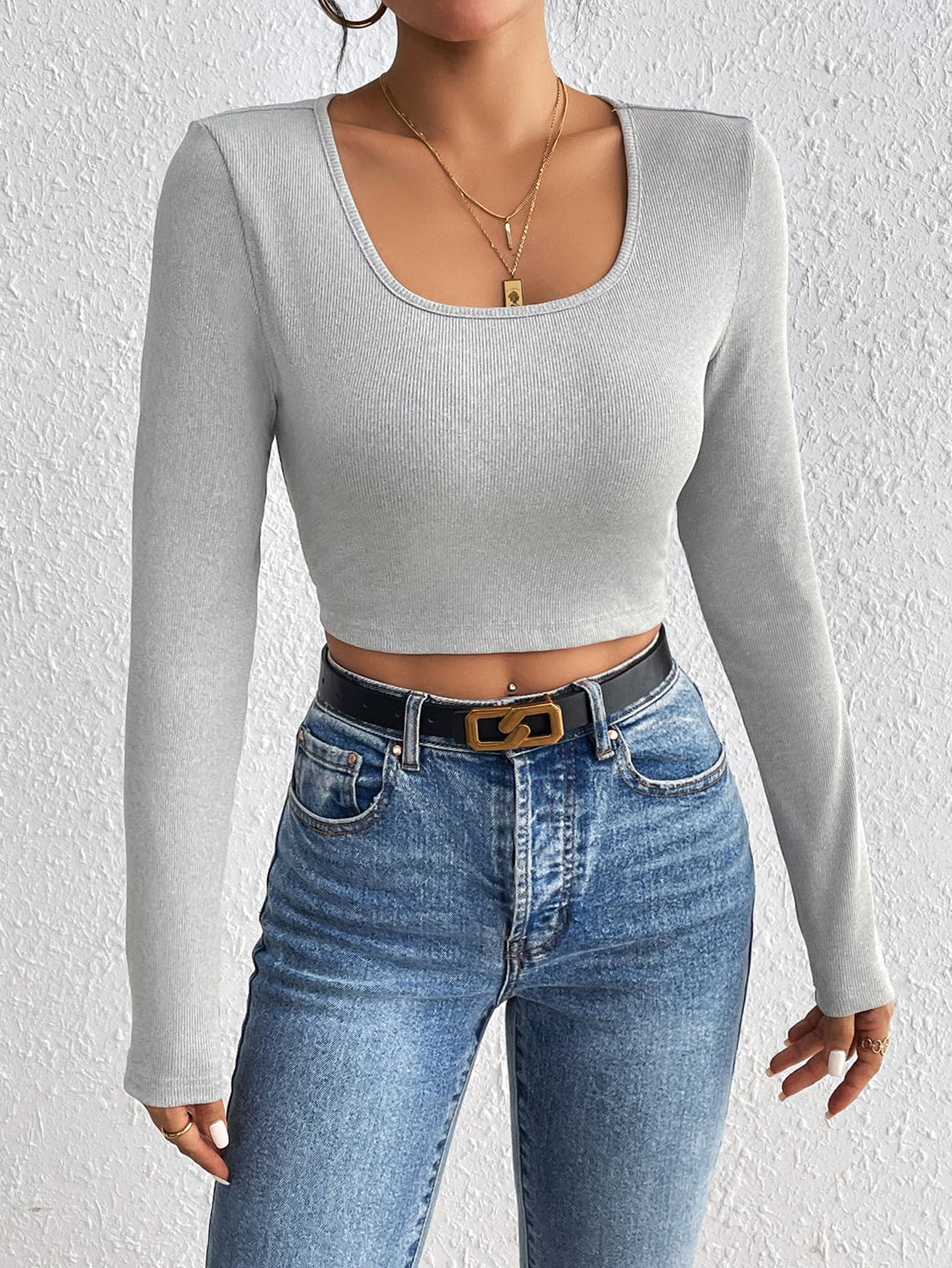 Solid-color fitted crop top knitted top