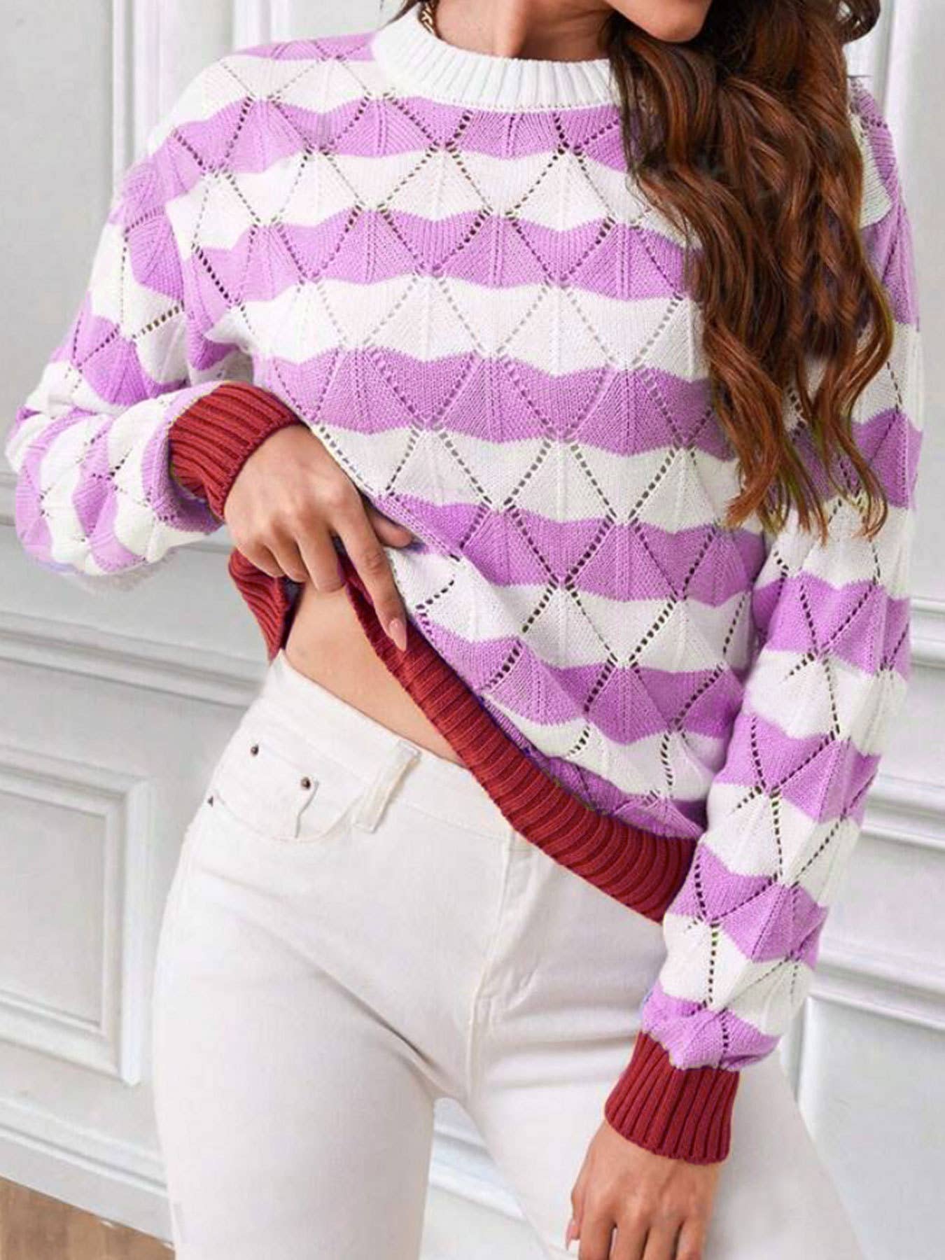Round-neck diamond-shaped hollowed-out sweater
