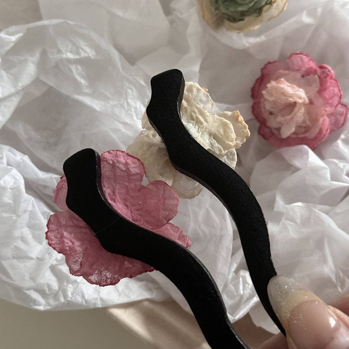 CAMELLIA HAIRPIN SMALL FRESH FLOWER HAIRPIN_CWAHA4673