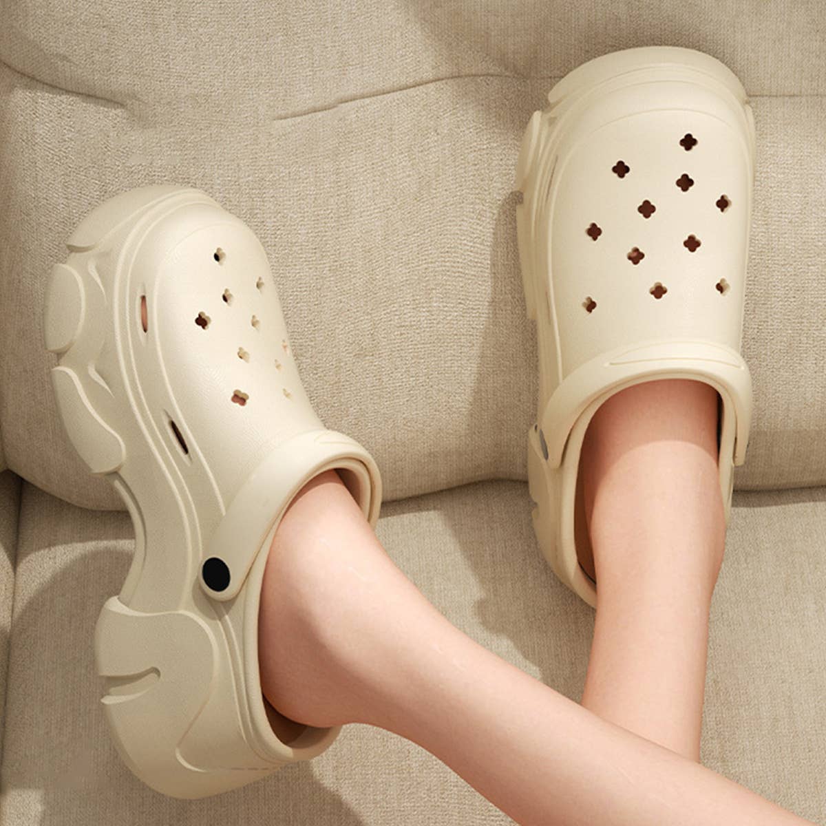 8CM THICK-SOLED OUTDOOR HOLE SANDALS_CWSHS0818