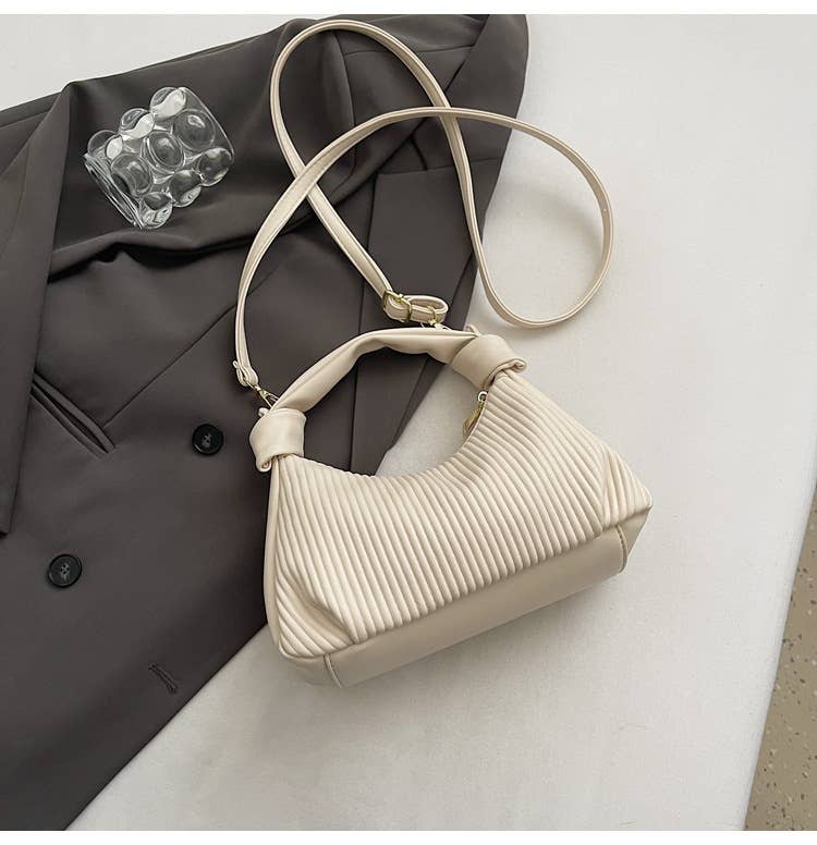 Simple pleated and creased single-shoulder bag