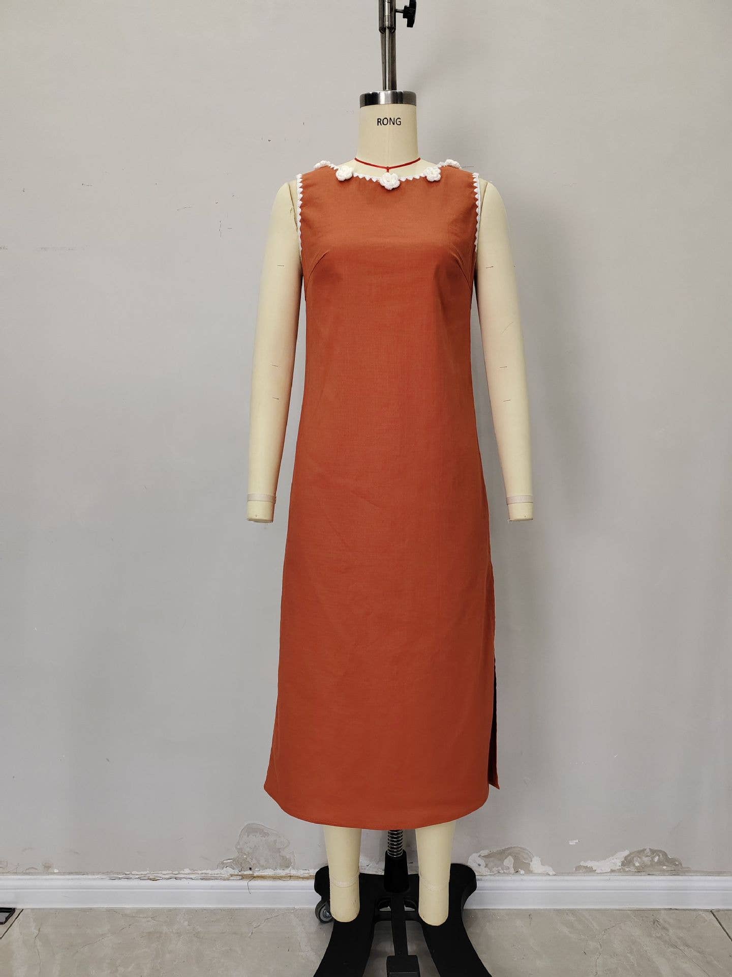 Round-neck embroidered flower pearl evening dress