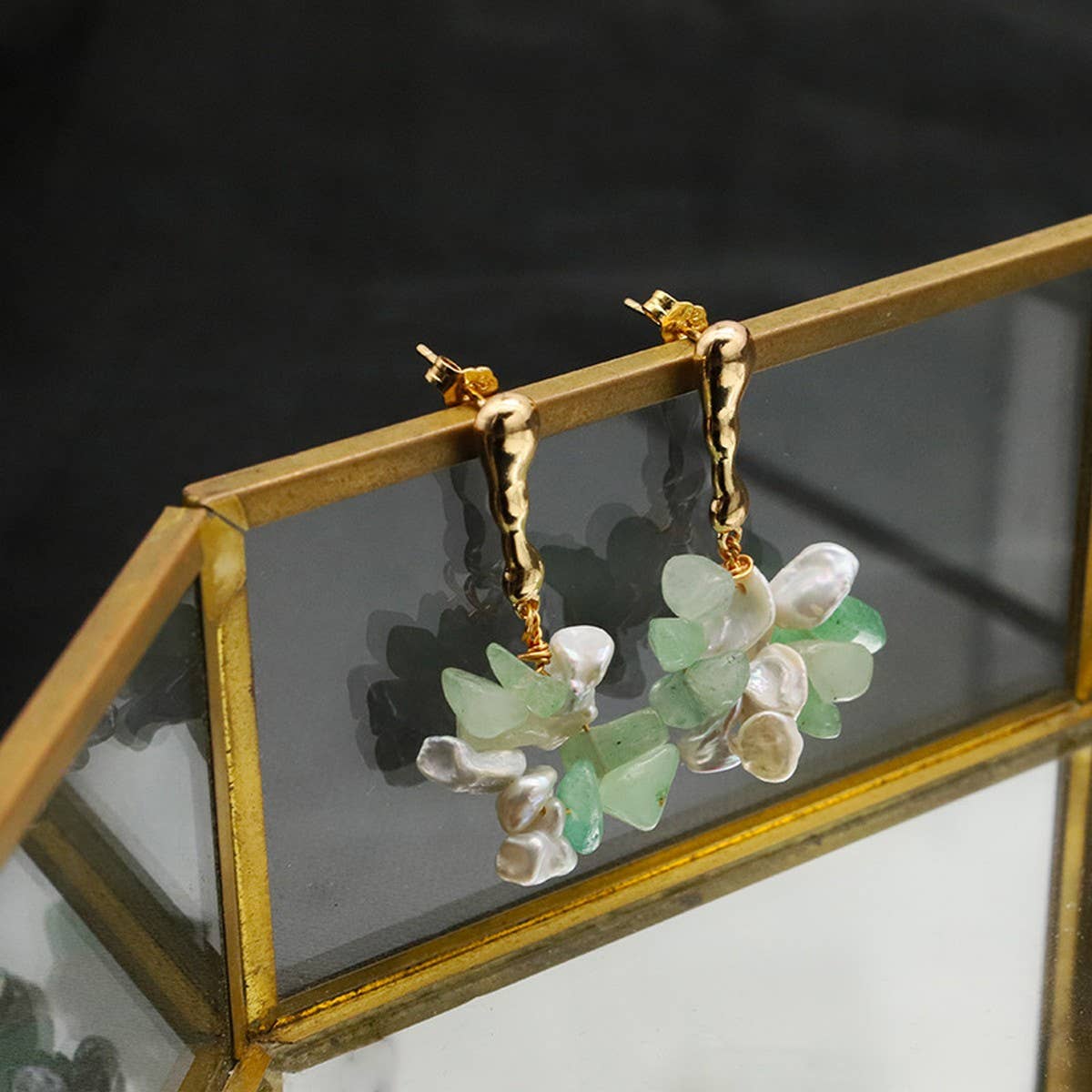 VERSATILE AND REFRESHING NATURAL PEARL EARRINGS