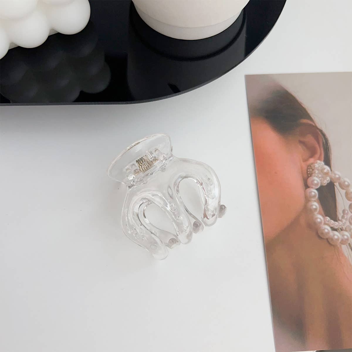 Arc-shaped semi-circular transparent gripper