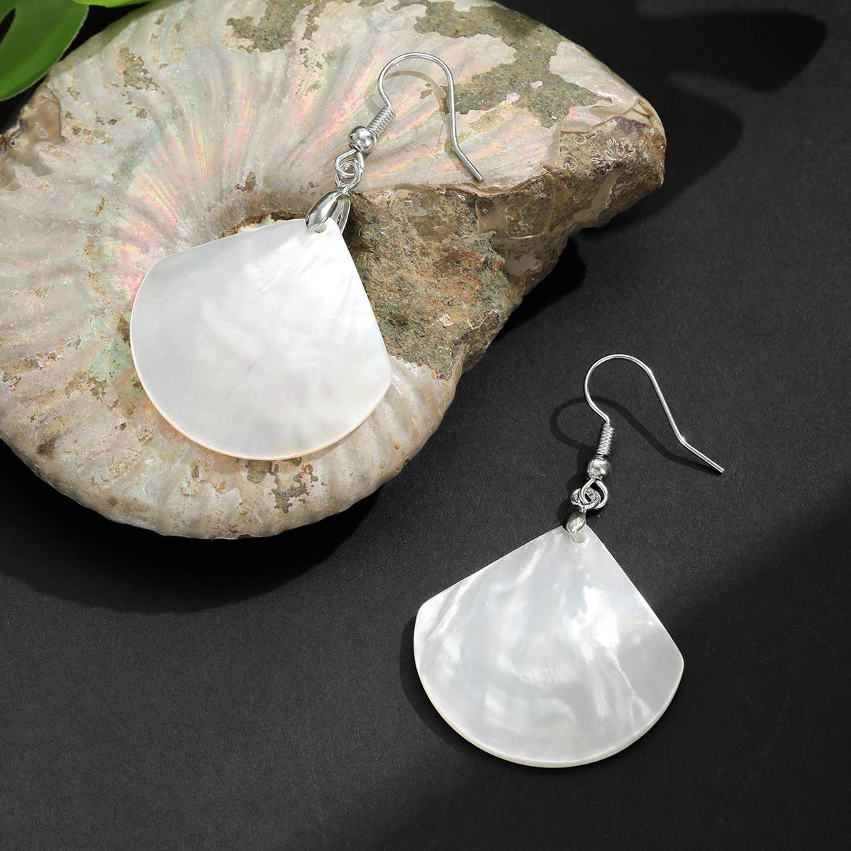 NEW FAN SHAPE NATURAL WHITE SHELL EARRINGS