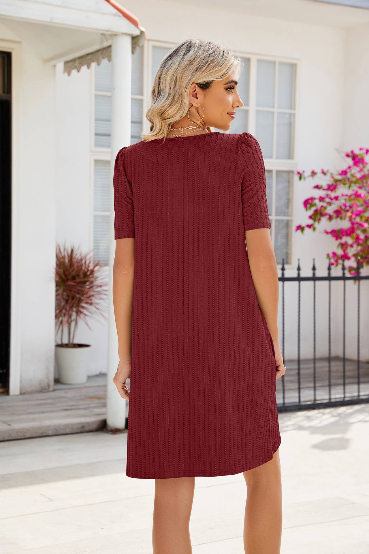 SOLID COLOR DRESS WITH SQUARE NECK POCKET