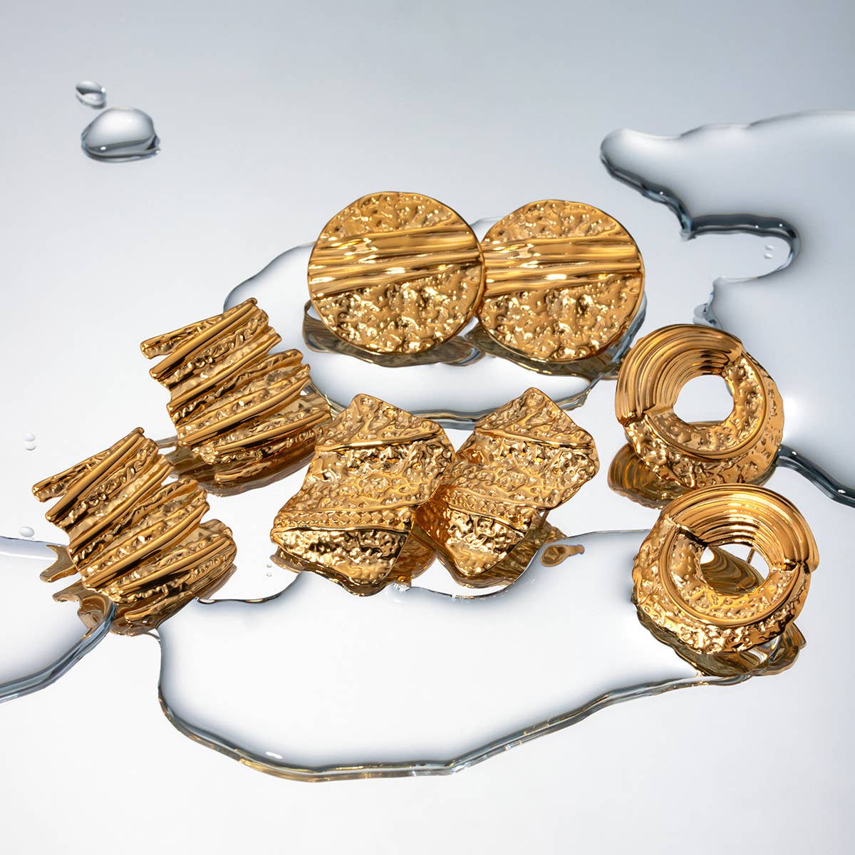 GOLD HAMMERED IRREGULAR EARRINGS_CWAHA0897