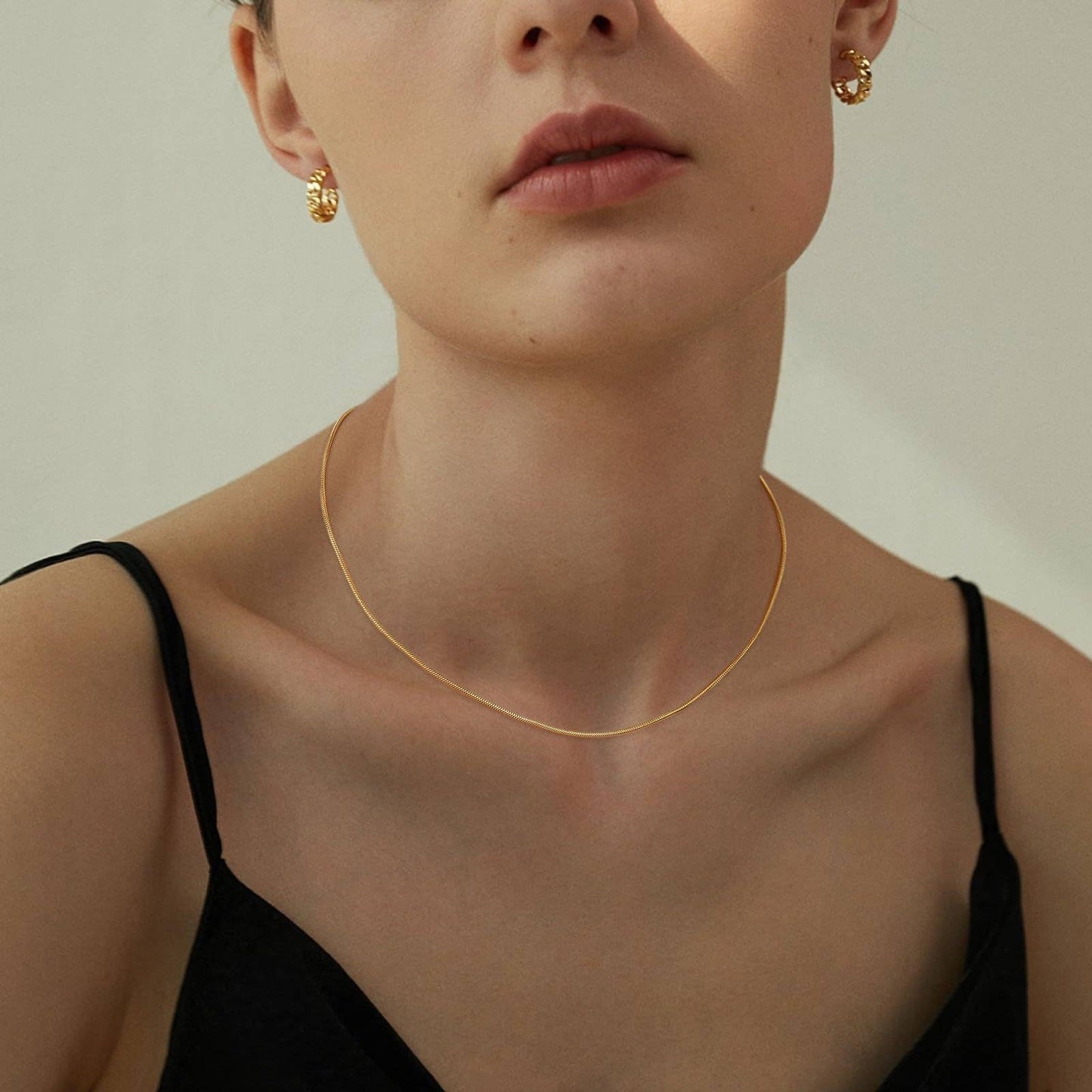 Round snake-bone zircon water drop necklace