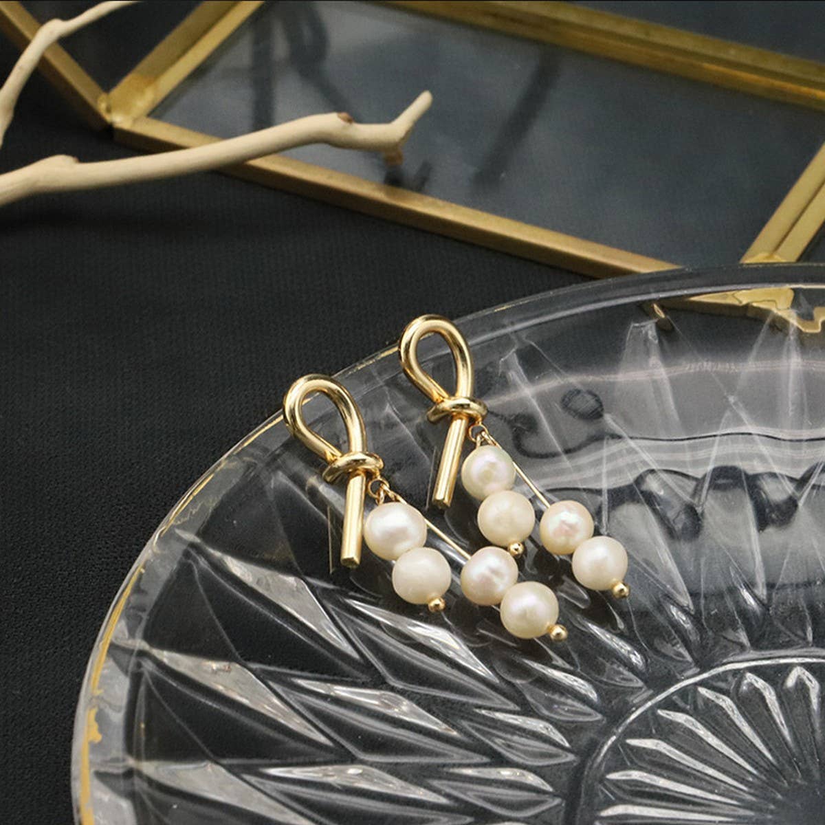 NEW RETRO SIMPLE NATURAL PEARL EARRINGS FOR WOMEN