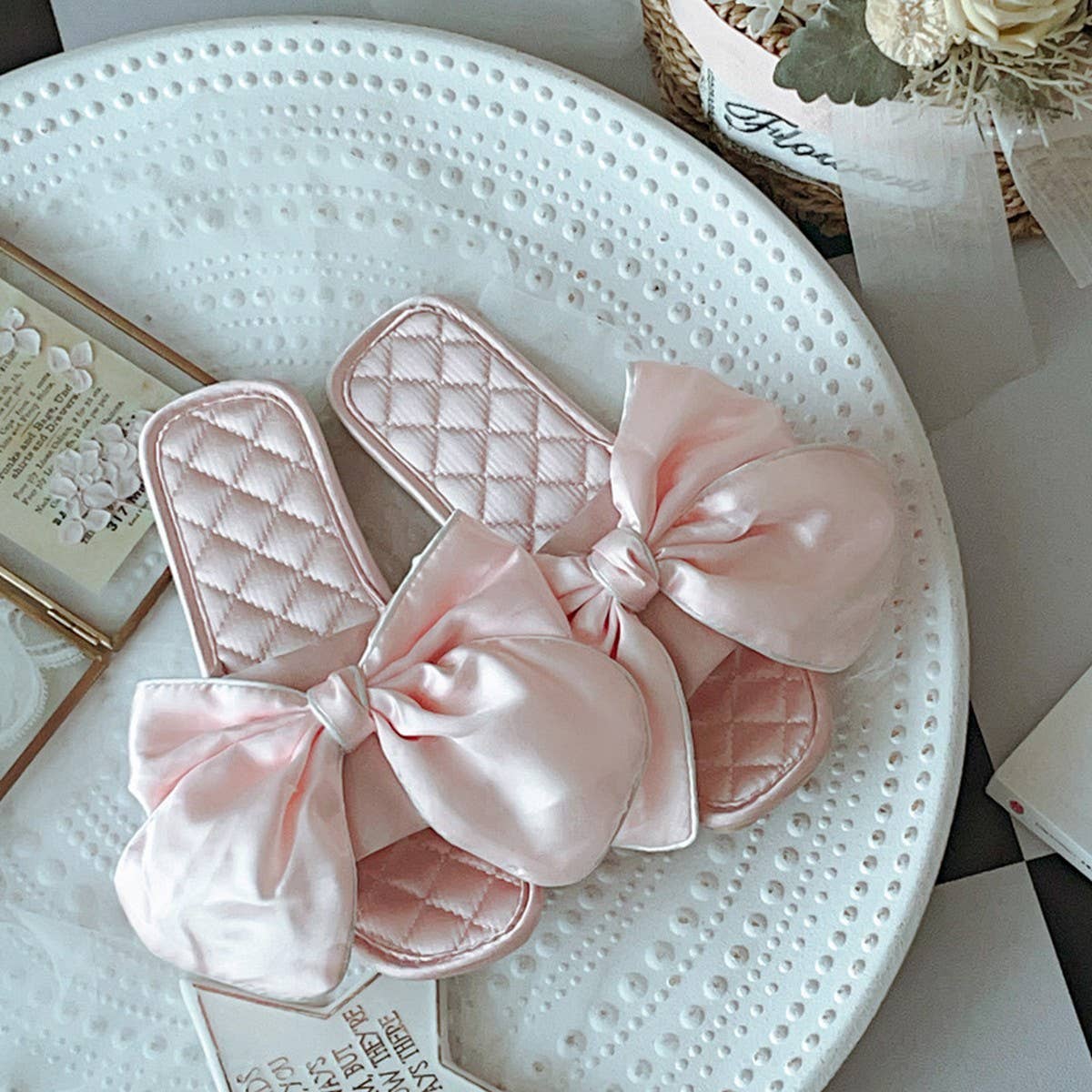 WOMEN'S LARGE BOW DRESSING GOWN SLIPPERS