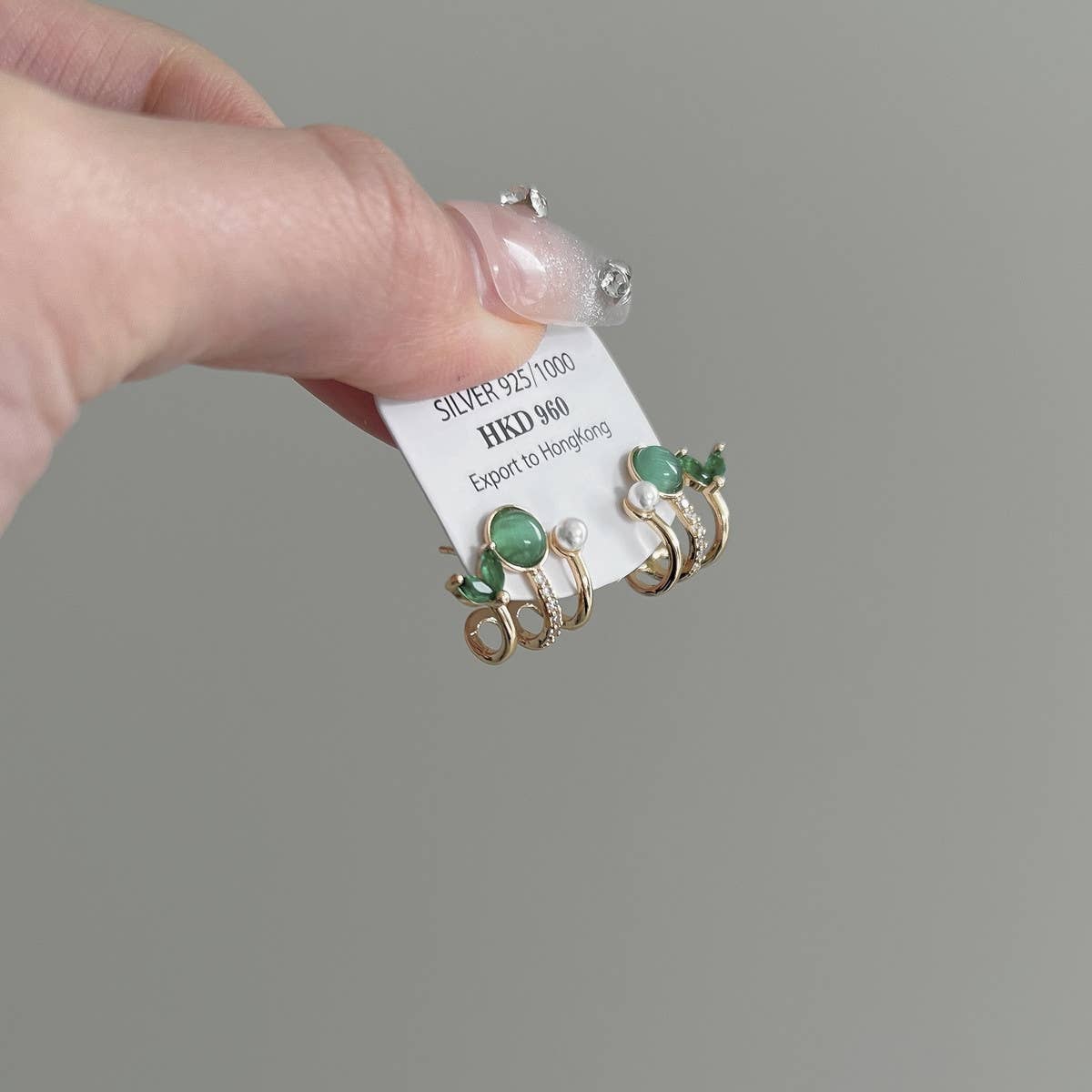 CWAJE1294_GREEN ZIRCON PEARL INTEGRATED EARRING CLIP