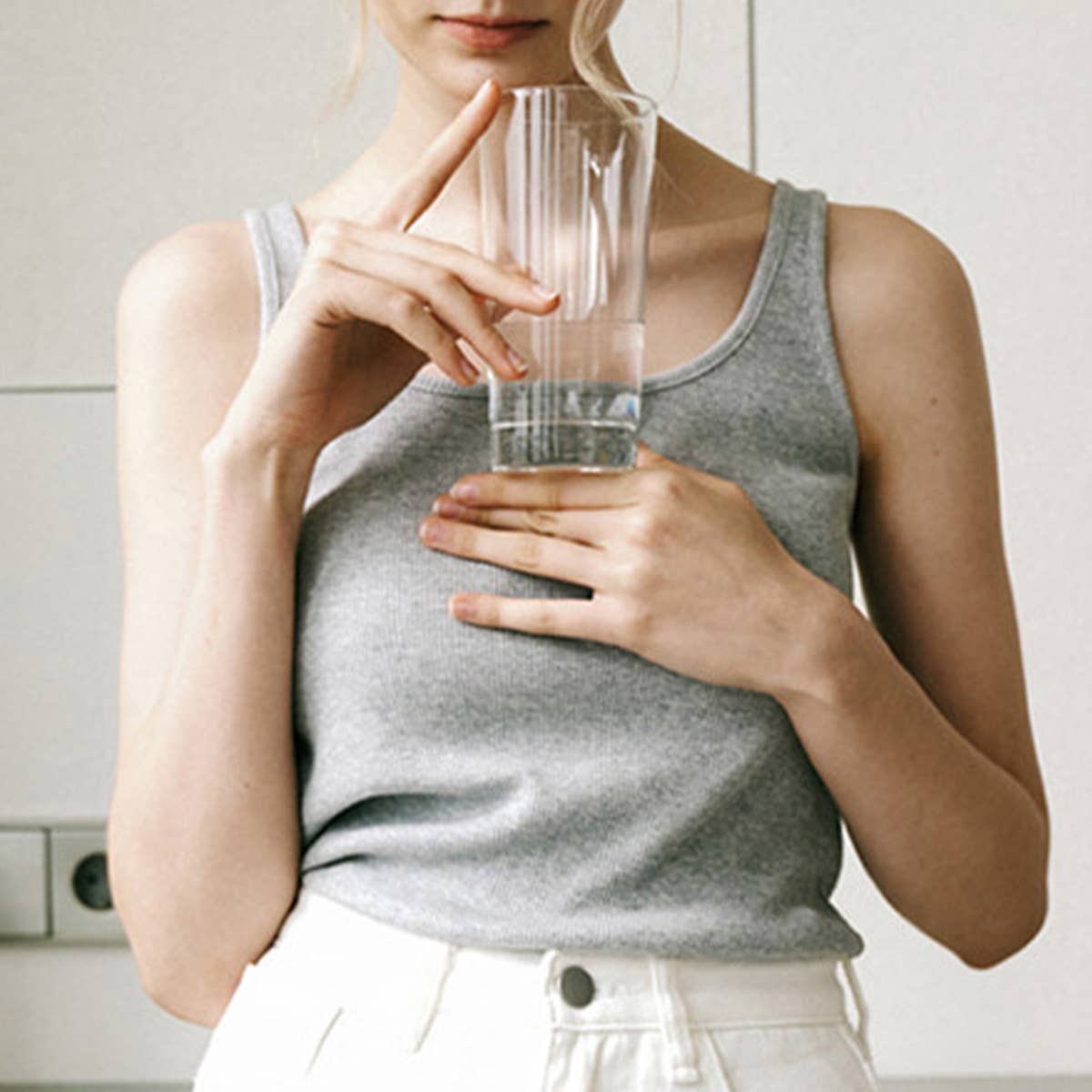 KNIT THREAD SOLED SLEEVELESS VEST