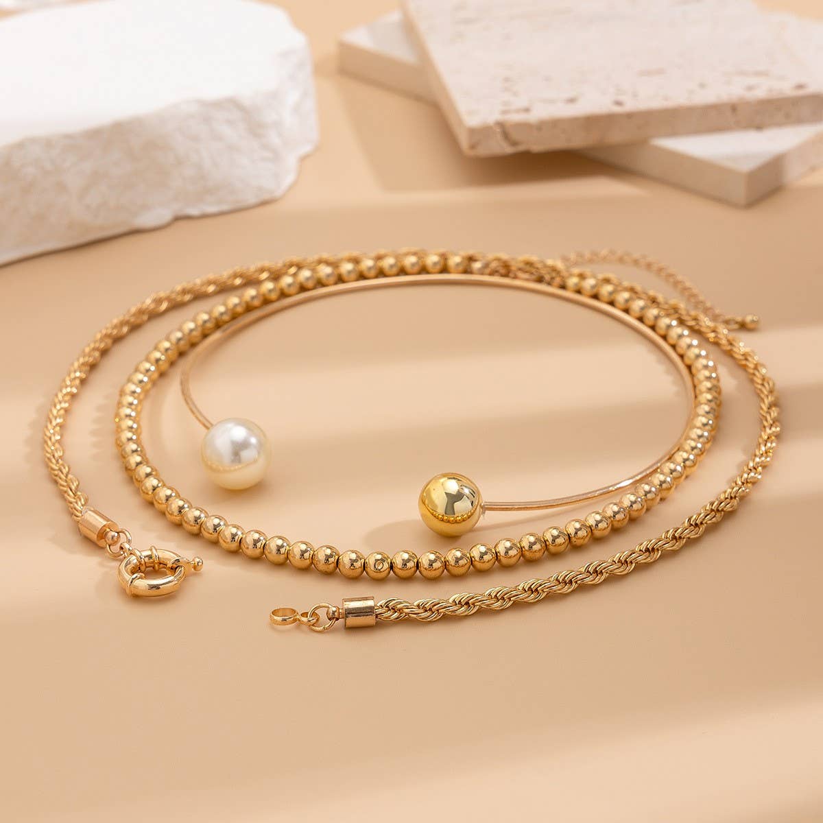 VERSATILE GEOMETRIC FAUX PEARL TWISTED NECKLACE