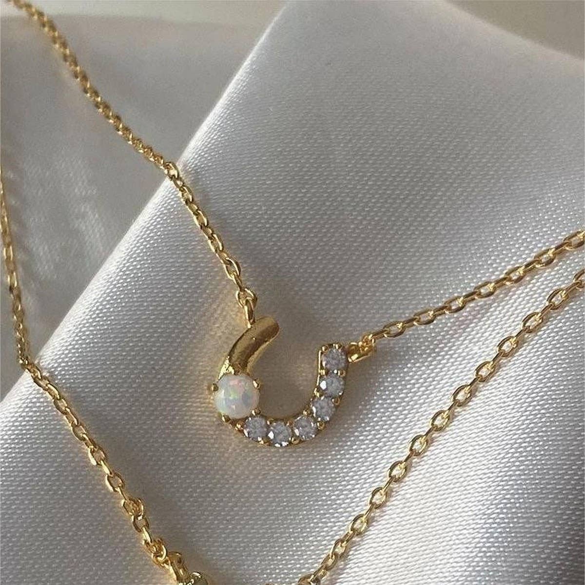 Women's irregular horseshoe U-shaped necklace