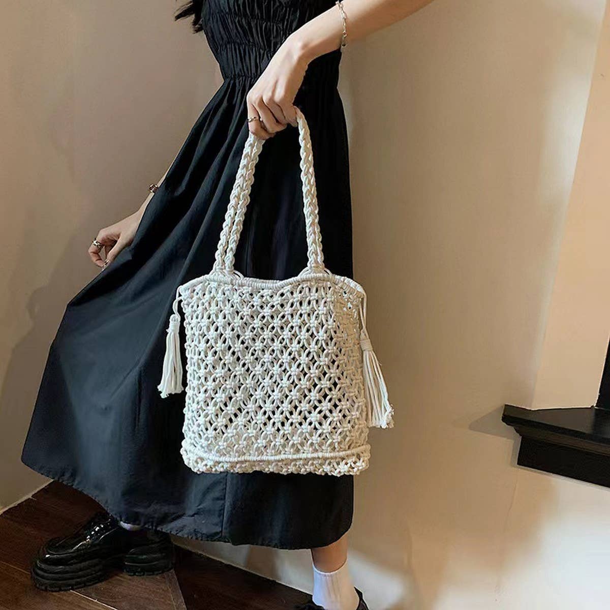 NEW STYLE HOLLOW SHOULDER TASSEL BEACH STRAW BAG_CWAB1862
