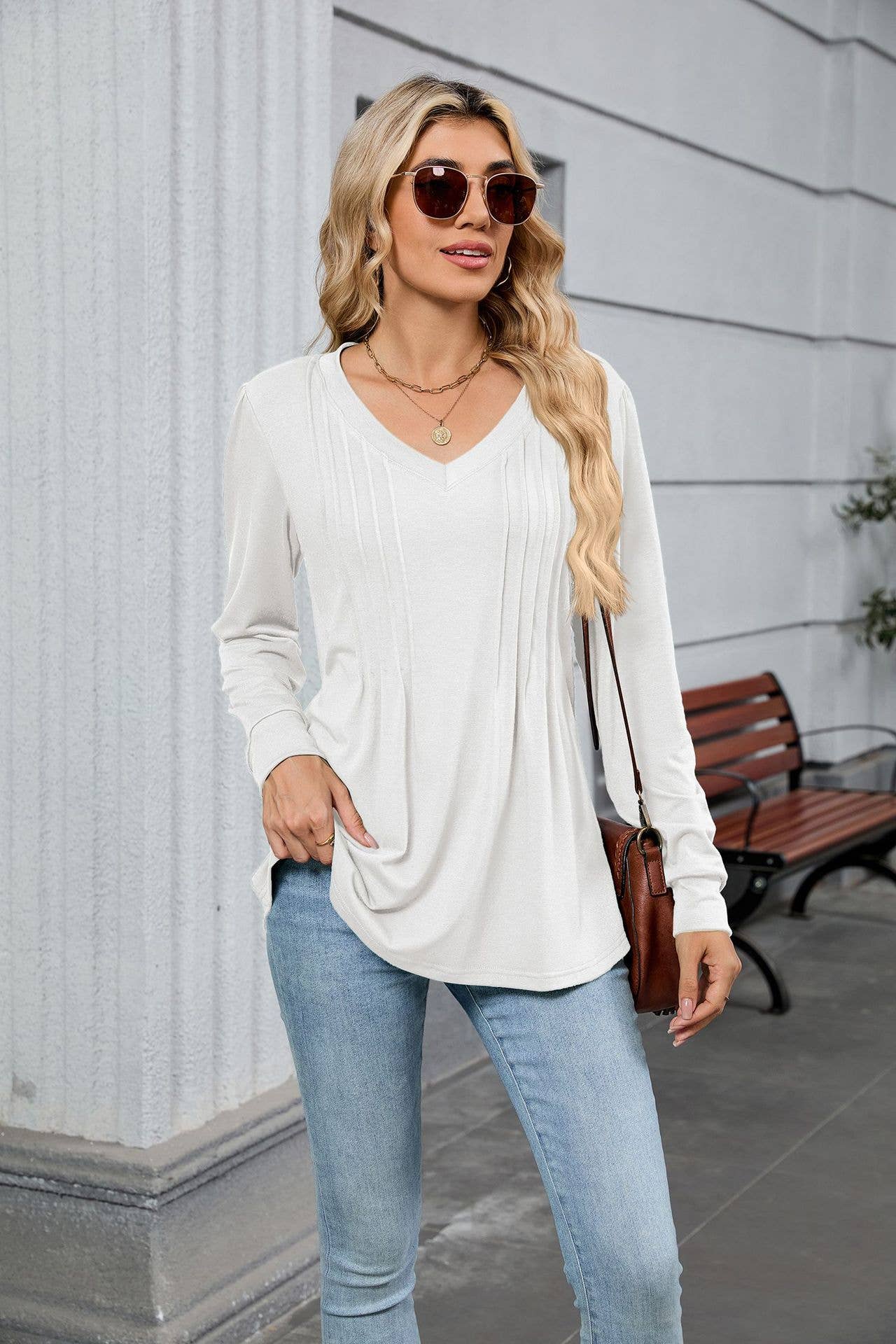 Solid-color V-neck striped long-sleeved T-shirt_CWTBLL4179