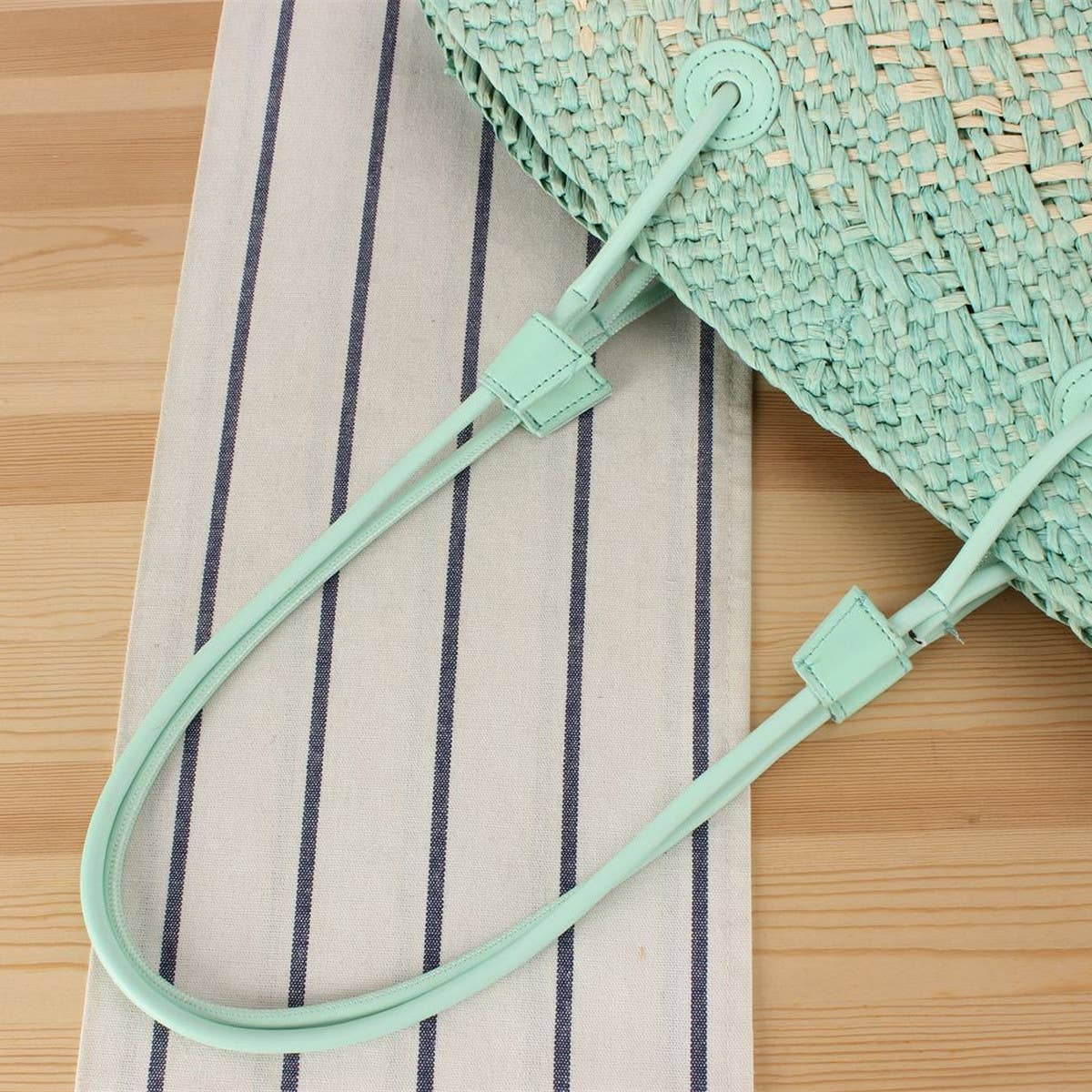 FRESH GRADIENT BLUE HANDWOVEN STRAW BAG_CWAB2033