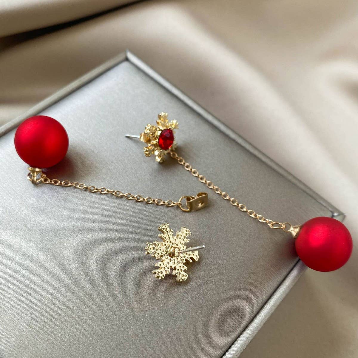 CHRISTMAS SNOWFLAKE RED PEARL EARRINGS