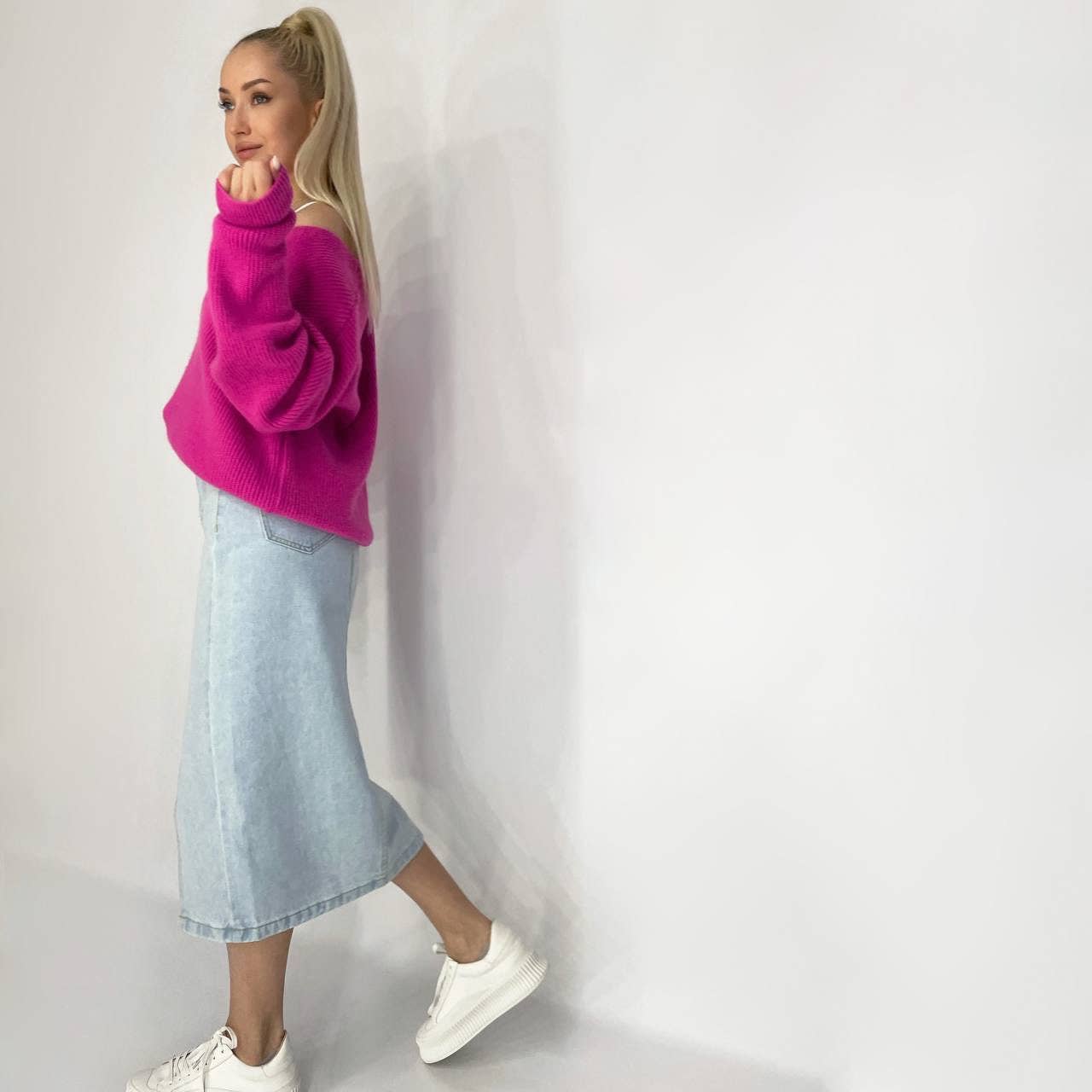 SLOUCHY V-NECK SWEATER WITH THICK LONG SLEEVES