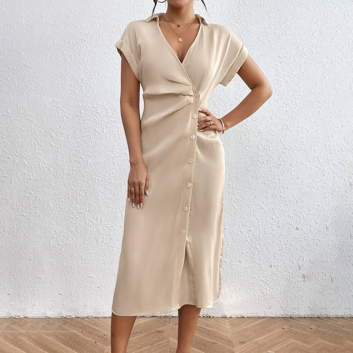 Slim polo neck v short-sleeved button-up dress